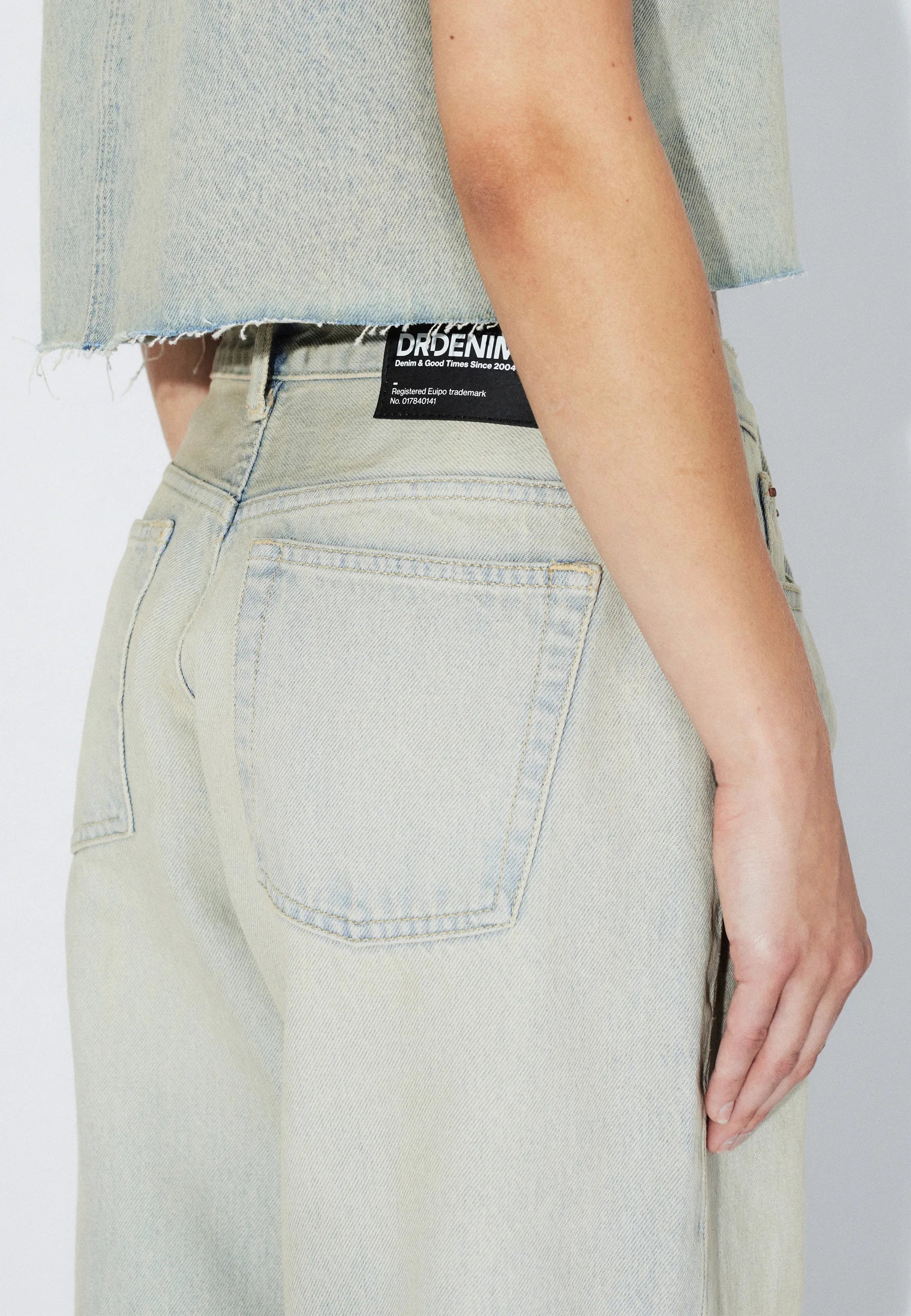 2310103M12_DrDenim_HillLowRelaxed_StreamlightSand_Main_W5_2