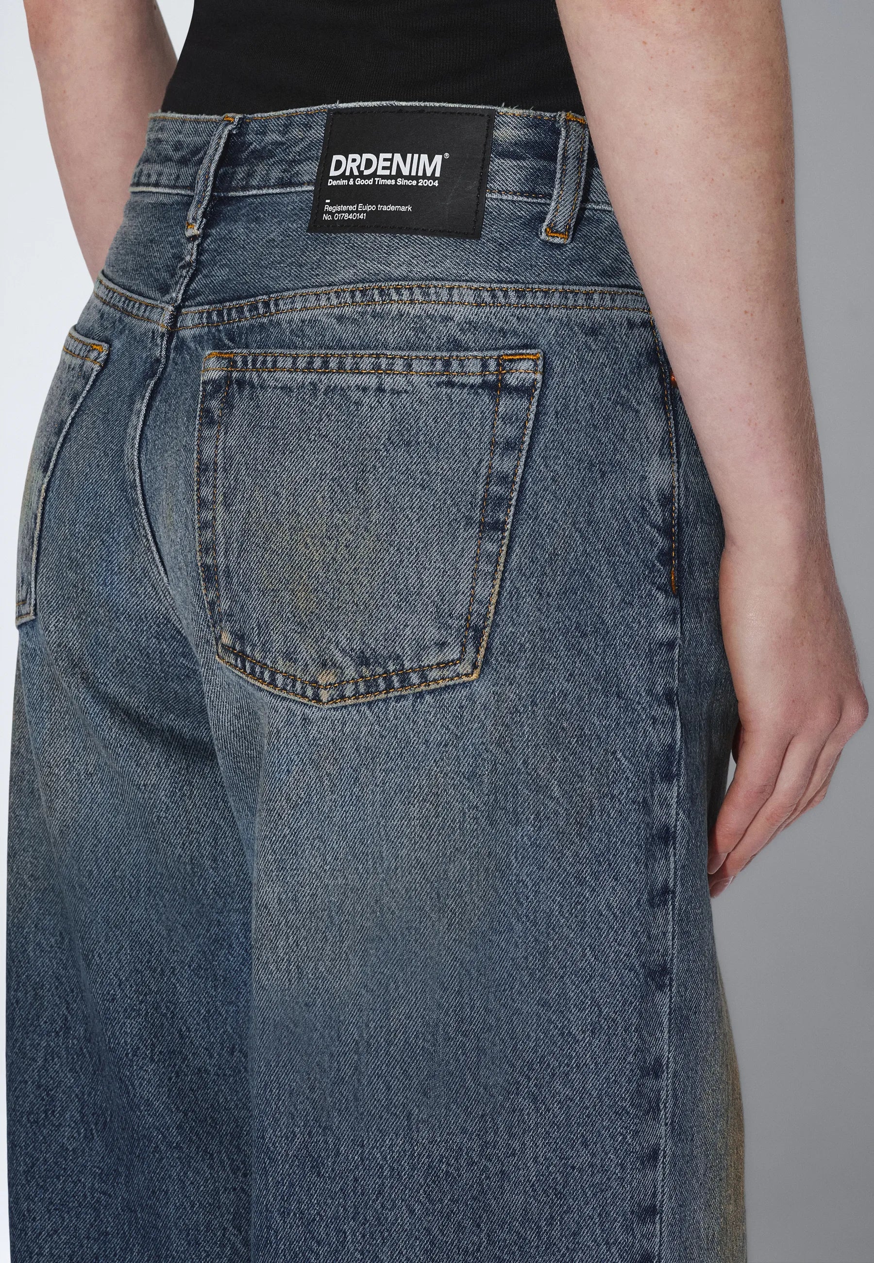 2310103M14_DrDenim_HillLowRelaxed_StreamMidMudStains_main_W5_2