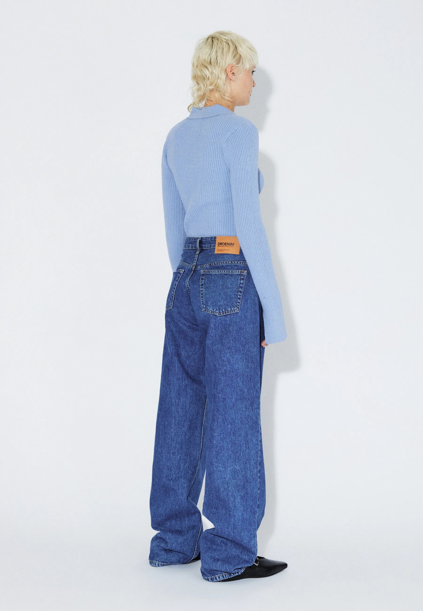 2310103V38_DrDenim_HillLowRelaxed_HazeMidRetroCrease_Main_W2_1