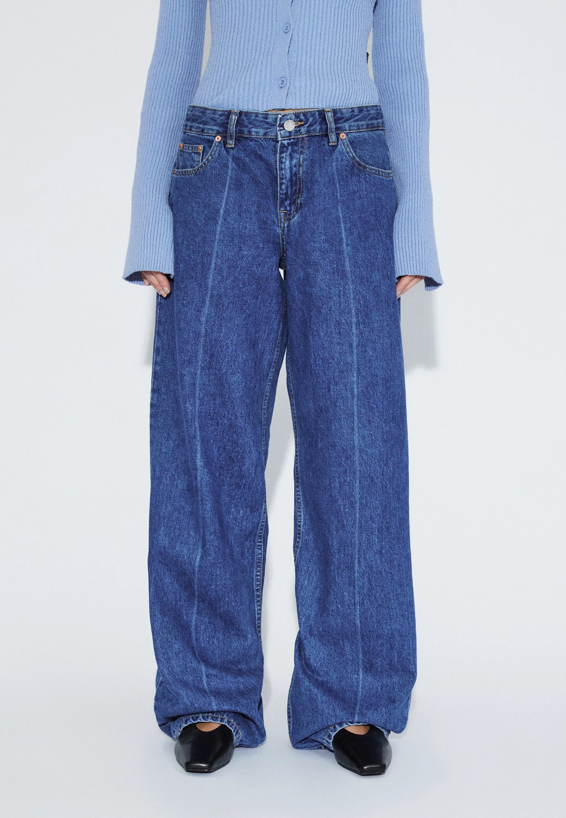 2310103V38_DrDenim_HillLowRelaxed_HazeMidRetroCrease_Main_W3_1