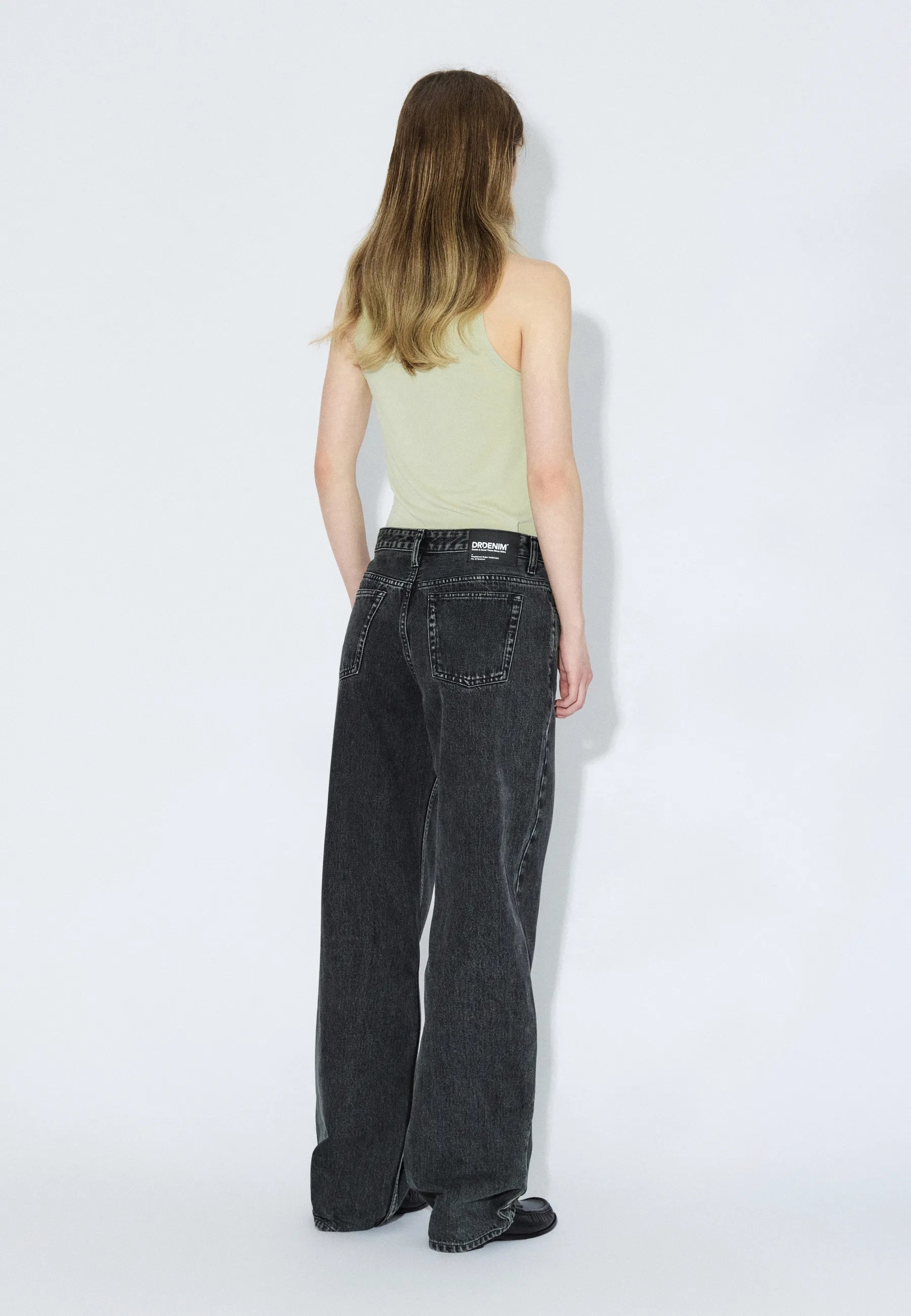 2310103V60_DrDenim_HillLowRelaxed_AgedBlack_Main_W2_1