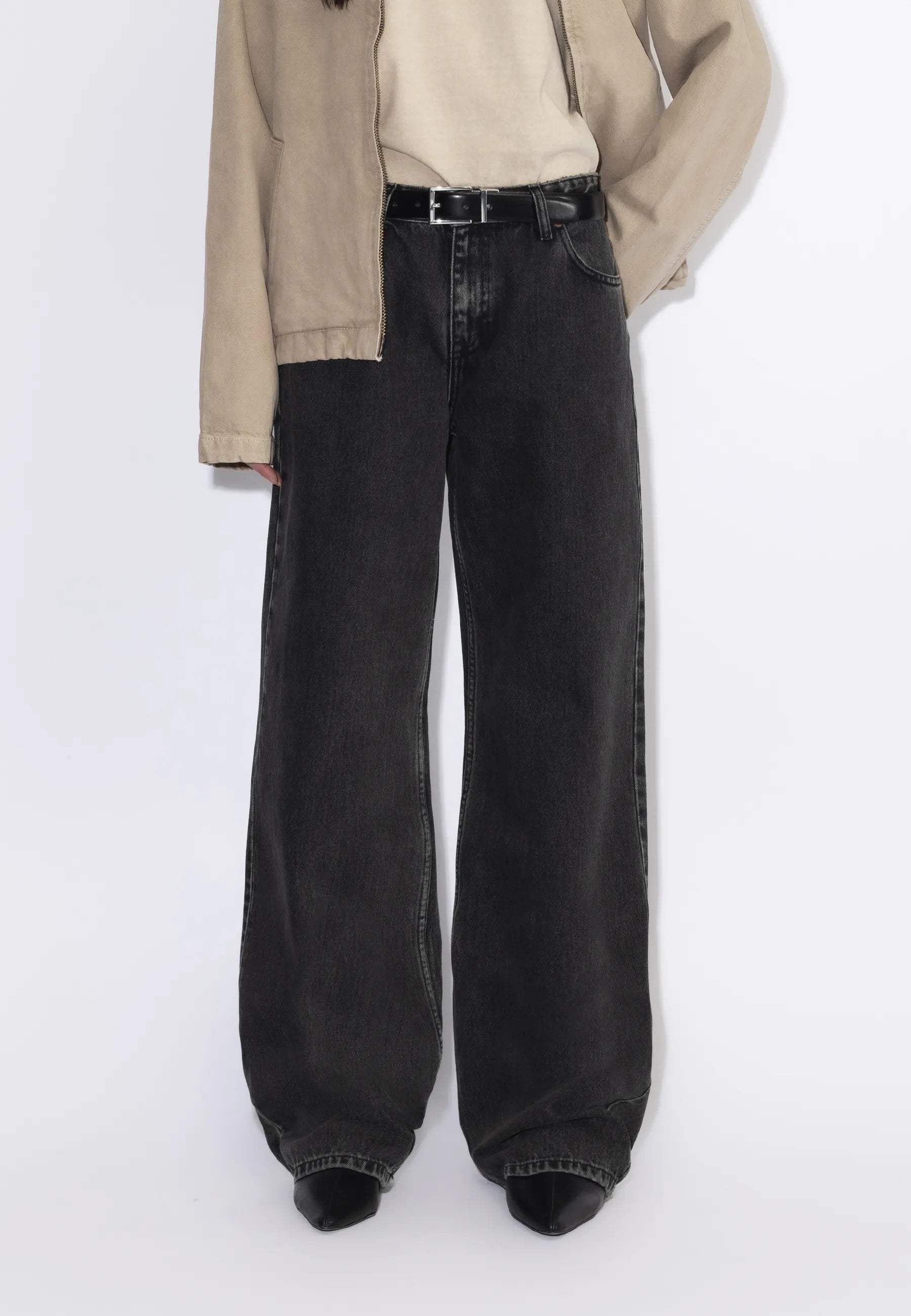 2310103V60_DrDenim_HillLowRelaxed_AgedBlack_Main_W3_1