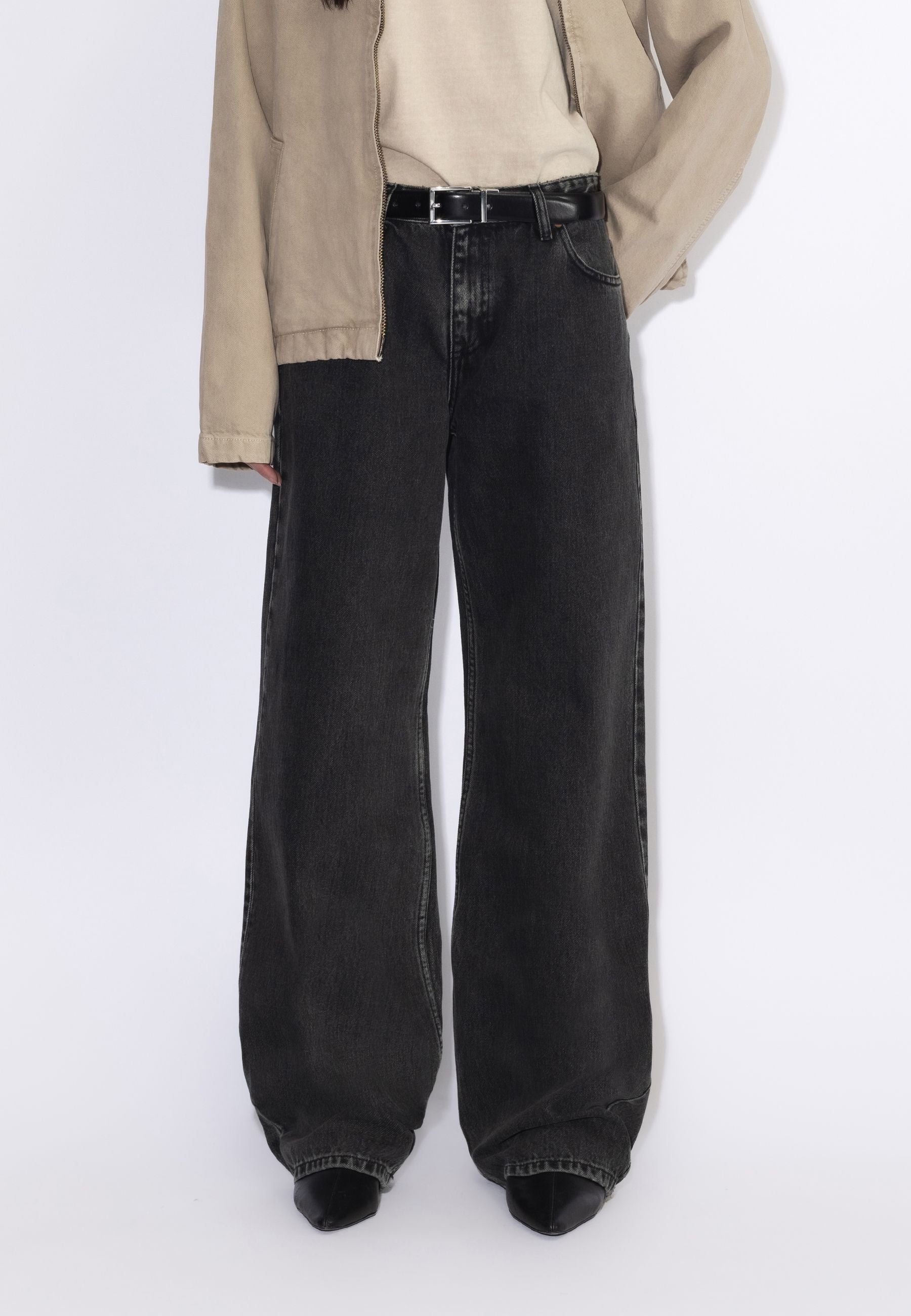 2310103V60_DrDenim_HillLowRelaxed_AgedBlack_Main_W3_1