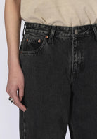 2310103V60_DrDenim_HillLowRelaxed_AgedBlack_Main_W5_1