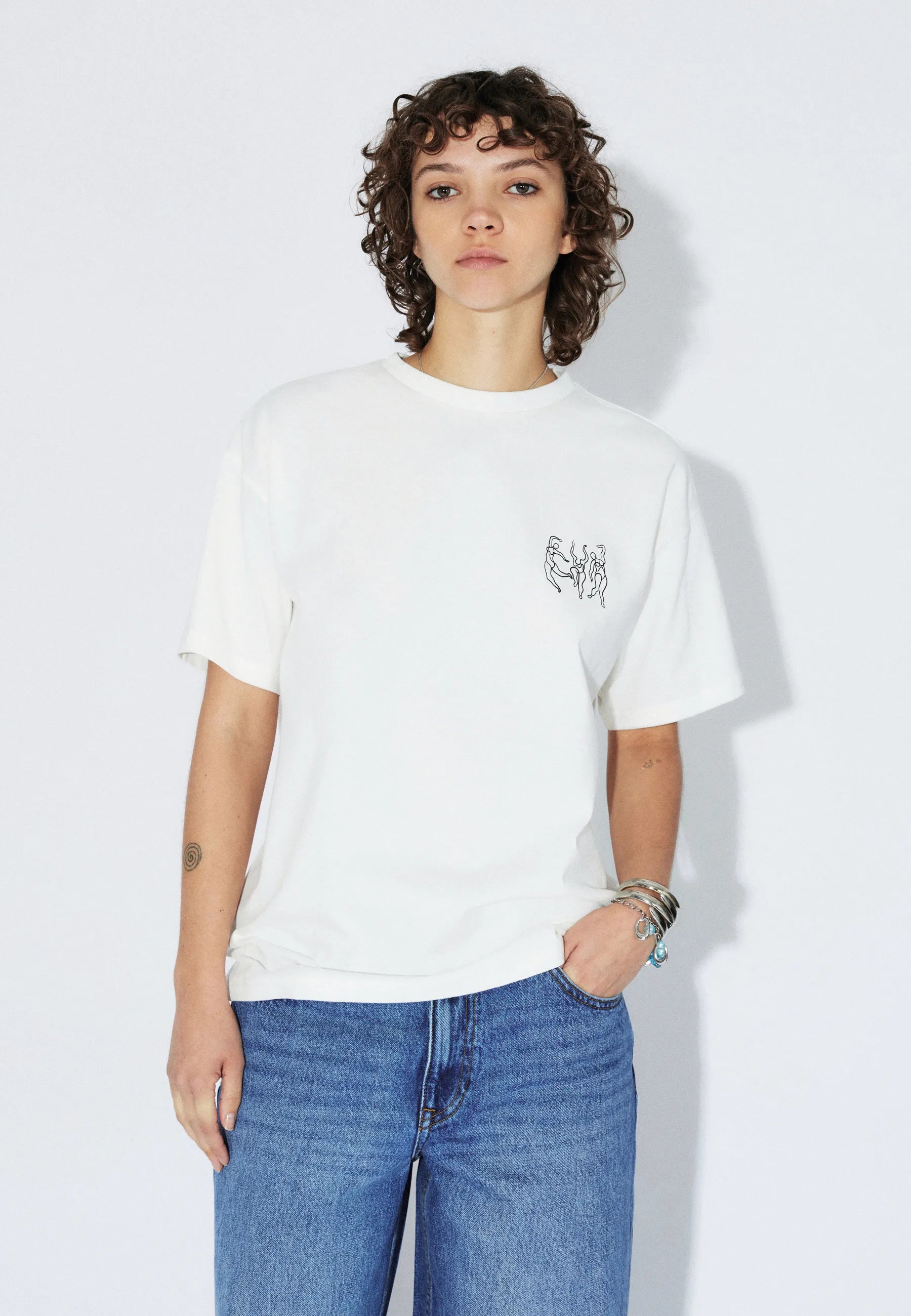 2411115BG3_DrDenim_TrooperTee_OffWhiteDance_Main_W3_2