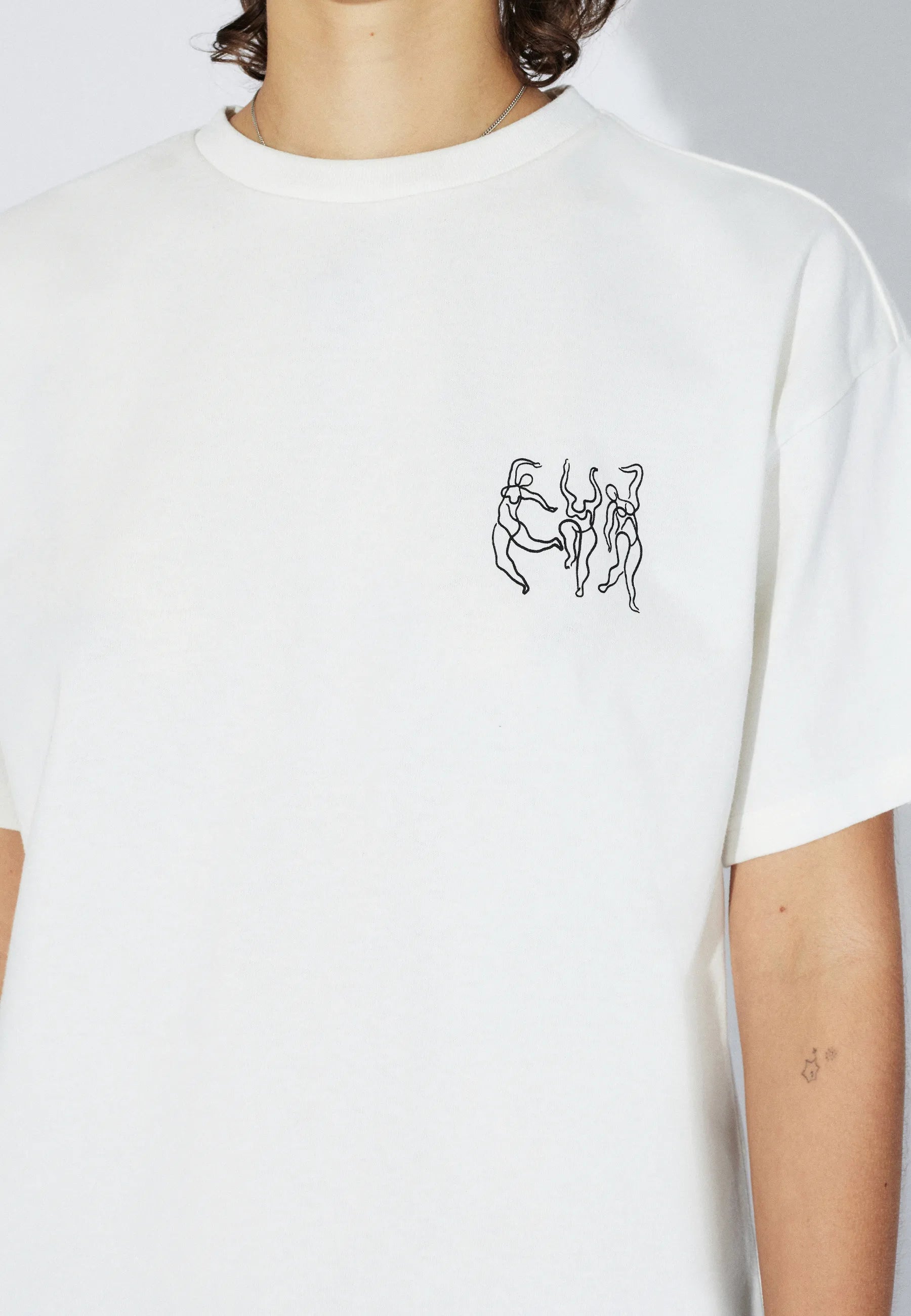 2411115BG3_DrDenim_TrooperTee_OffWhiteDance_Main_W5_1