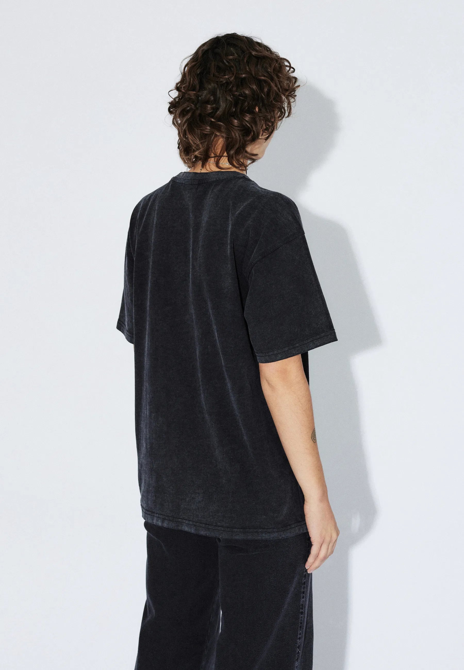 2411115BG4_DrDenim_TrooperTee_WashedBlackUtopia_Main_W4_1