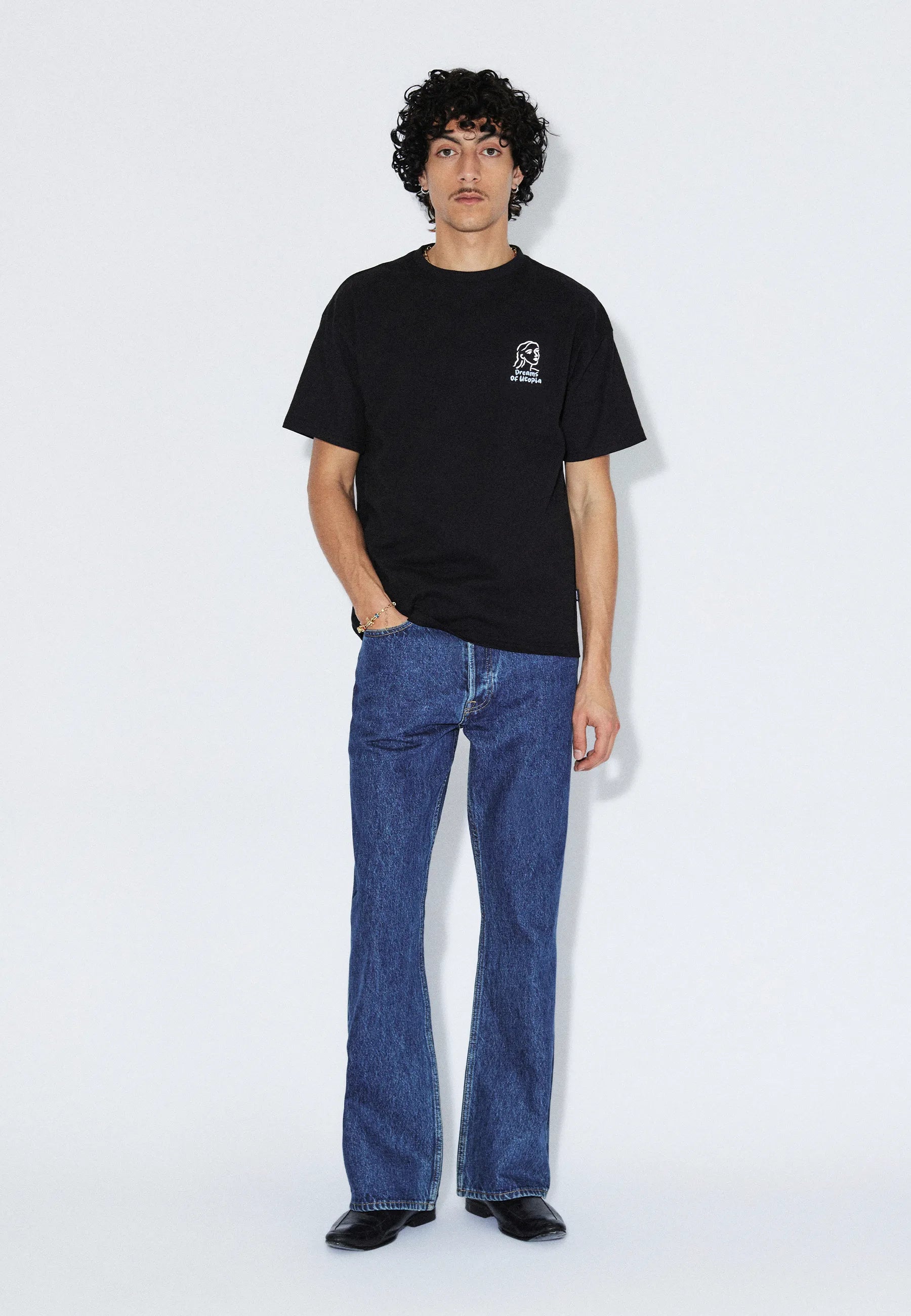 2411115BG7_DrDenim_TrooperTee_BlackDraw_Main_M1_2