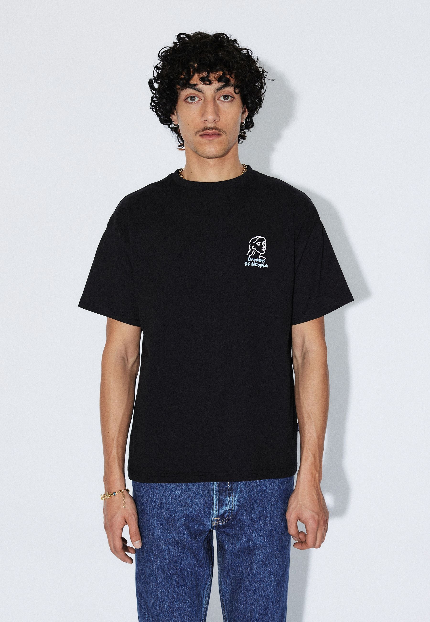 2411115BG7_DrDenim_TrooperTee_BlackDraw_Main_M3_1