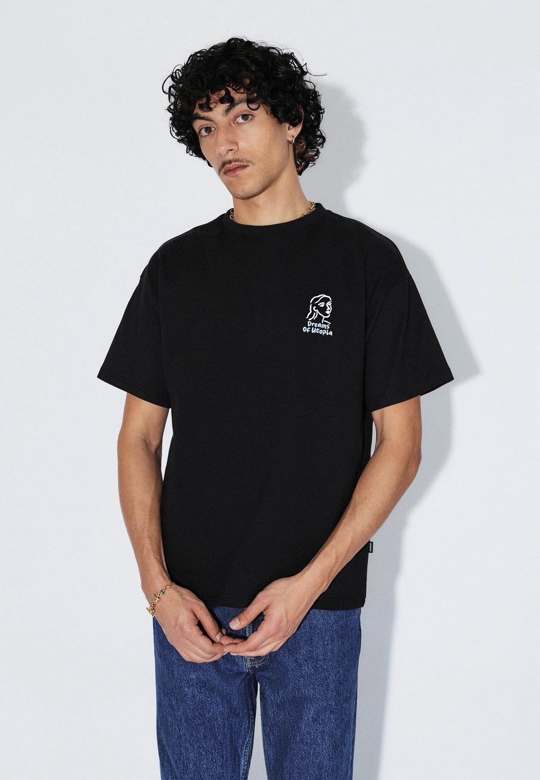 2411115BG7_DrDenim_TrooperTee_BlackDraw_Main_M3_2