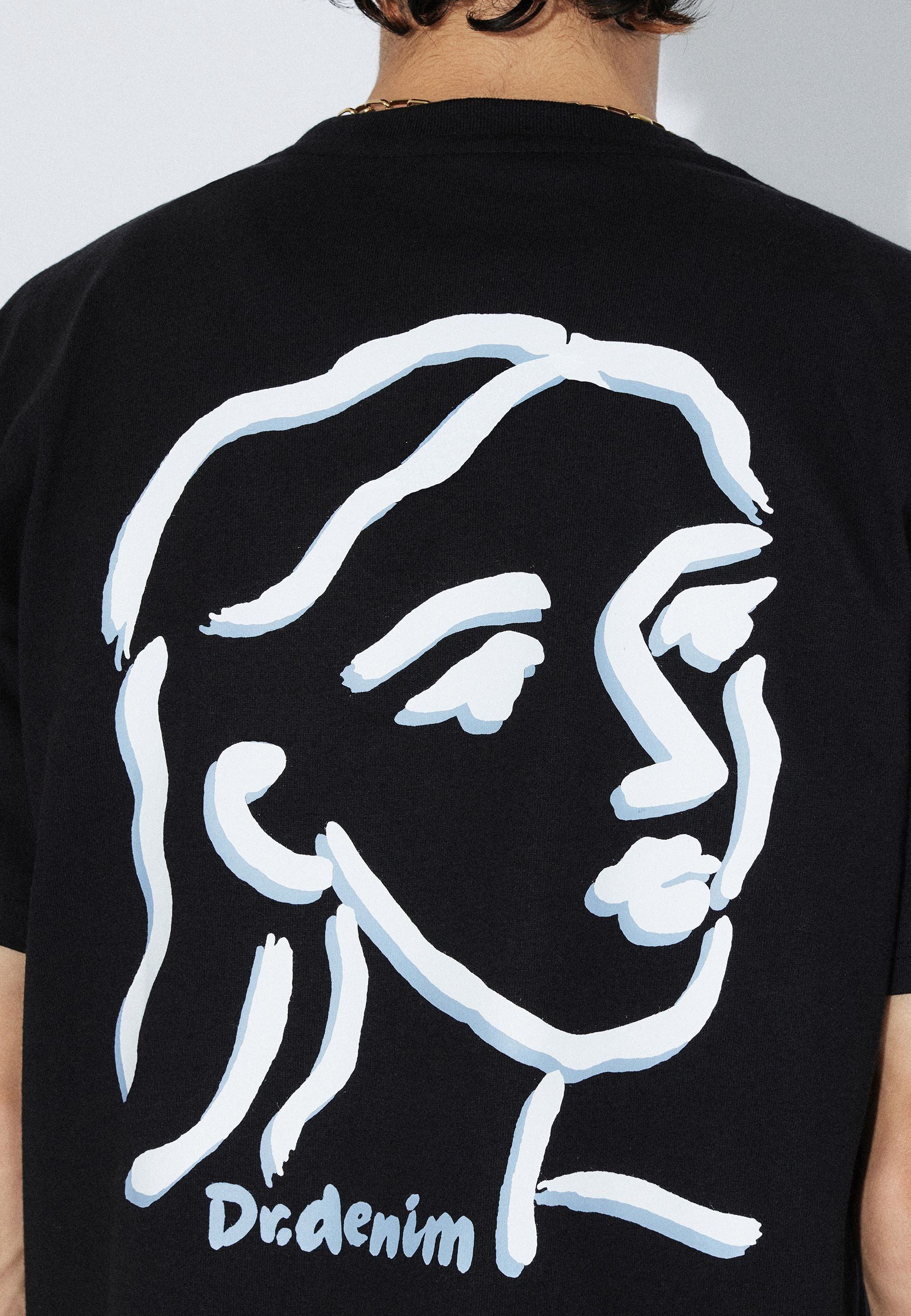 2411115BG7_DrDenim_TrooperTee_BlackDraw_Main_M5_2