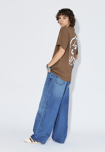 2411115BG8_DrDenim_TrooperTee_BrownDraw_Main_W1_4