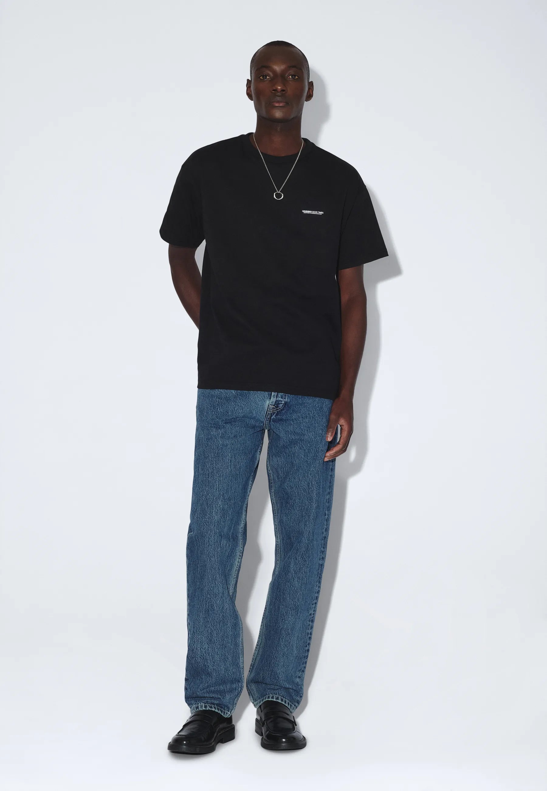 2411115BO4_DrDenim_TrooperTee_BlackCircleFlower_main_M1_2