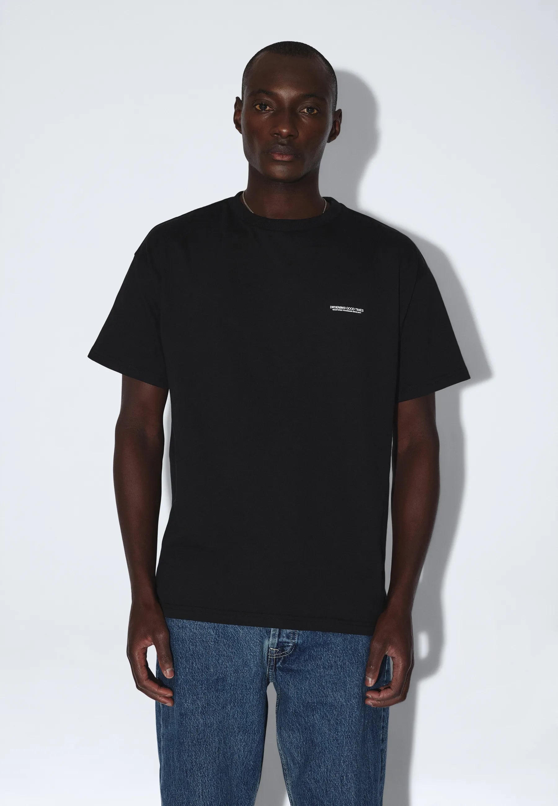 2411115BO4_DrDenim_TrooperTee_BlackCircleFlower_main_M3_1