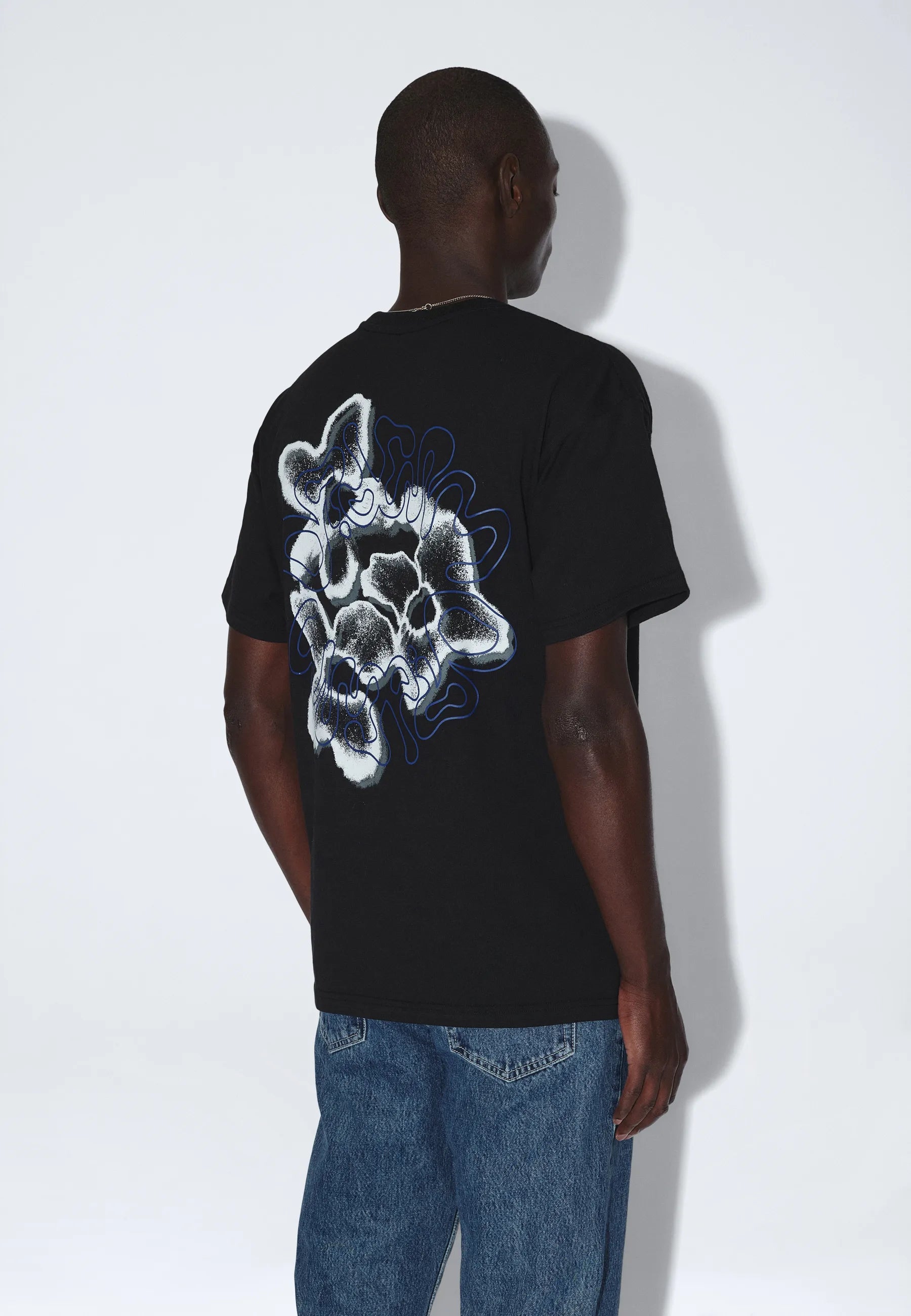 2411115BO4_DrDenim_TrooperTee_BlackCircleFlower_main_M4_1