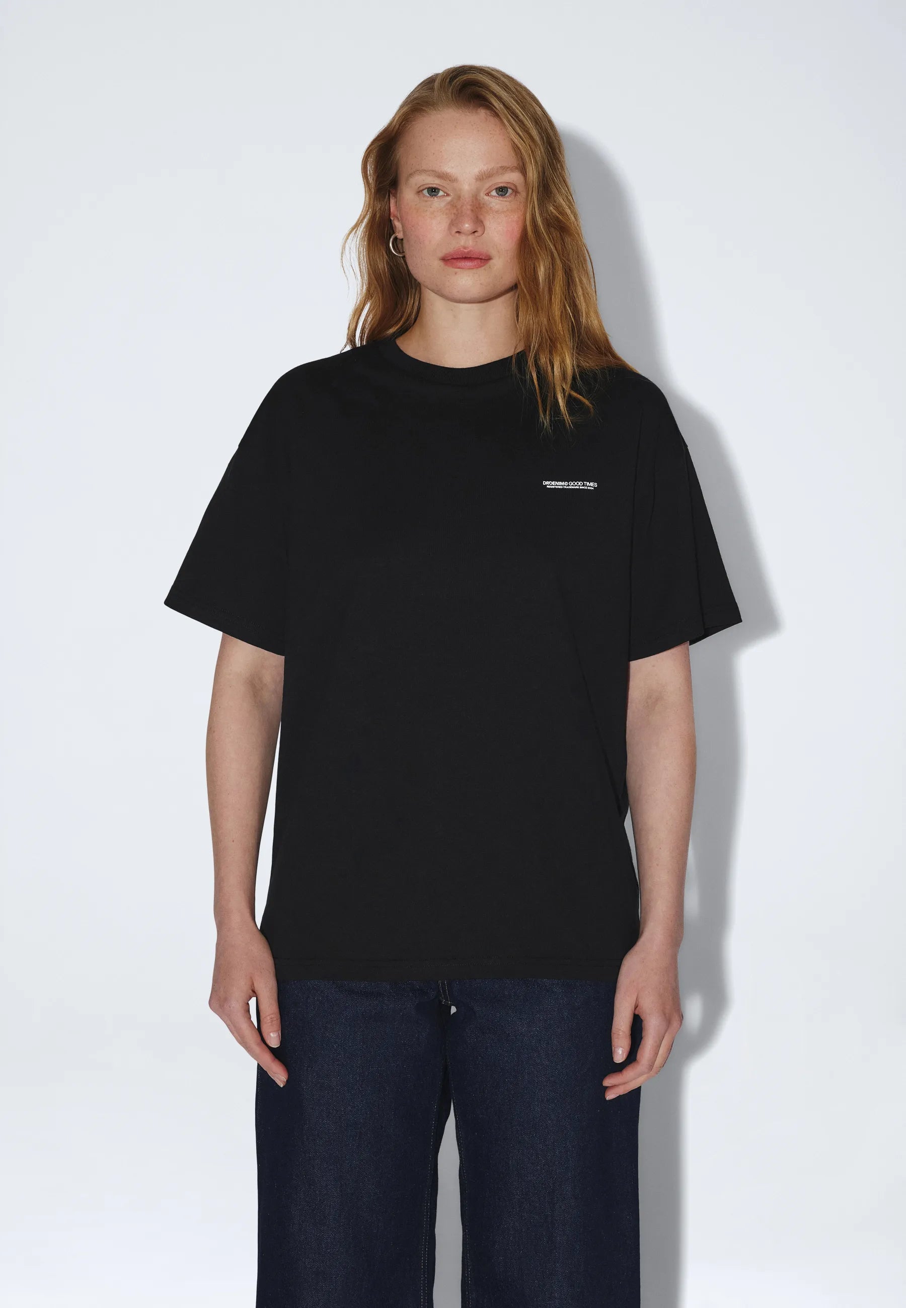 2411115BO4_DrDenim_TrooperTee_BlackCircleFlower_main_W3_1