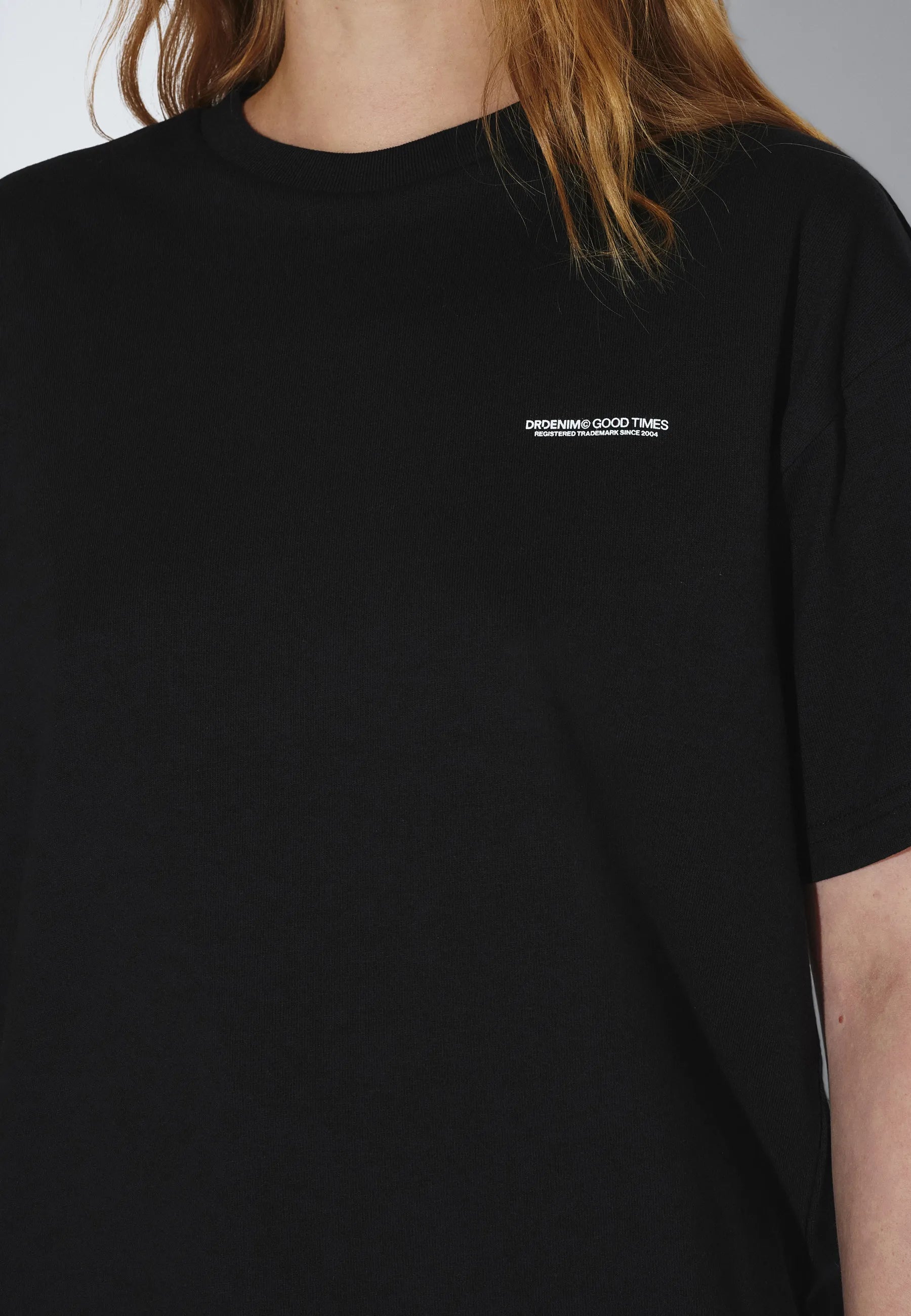 2411115BO4_DrDenim_TrooperTee_BlackCircleFlower_main_W5_1