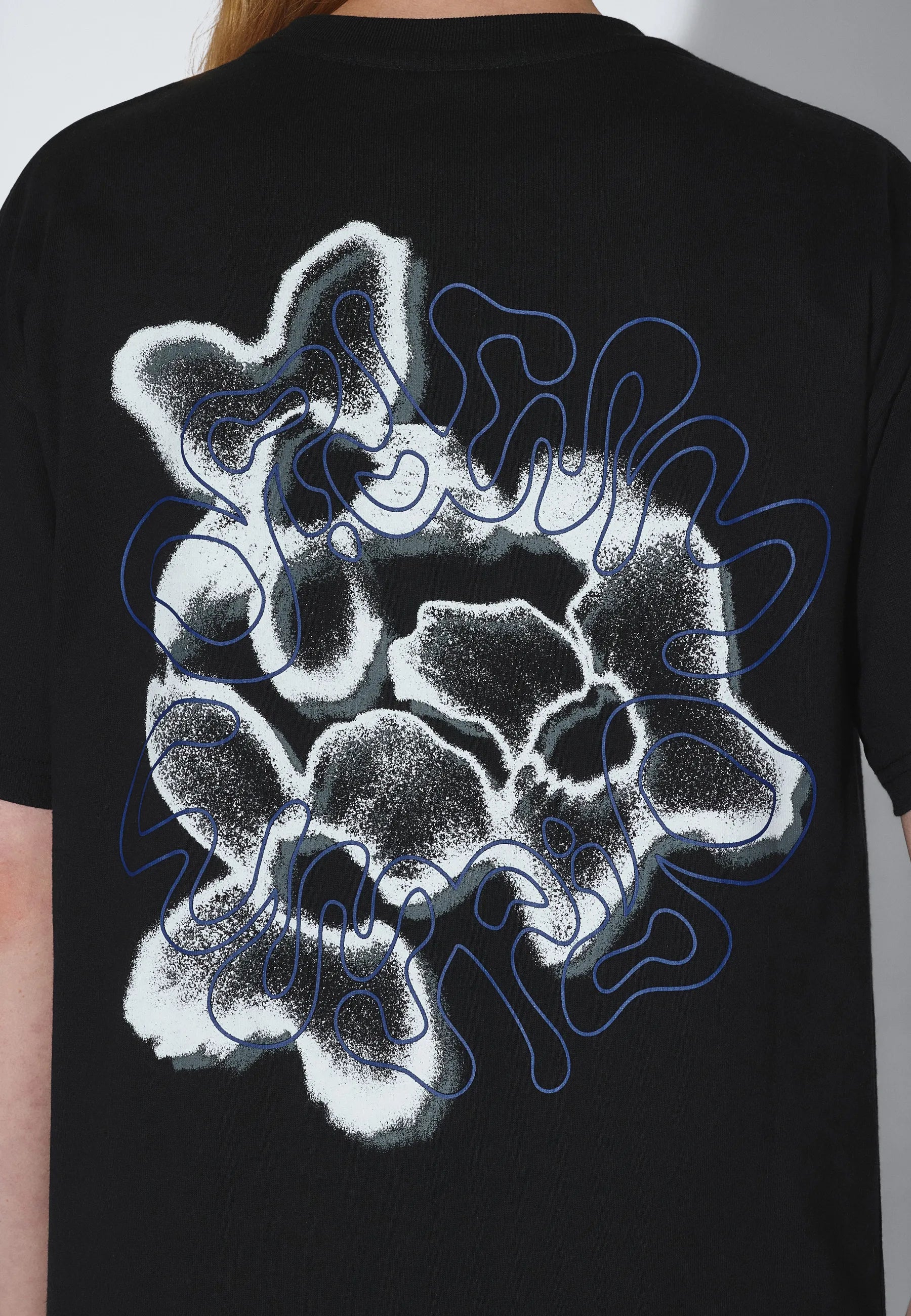 2411115BO4_DrDenim_TrooperTee_BlackCircleFlower_main_W5_2