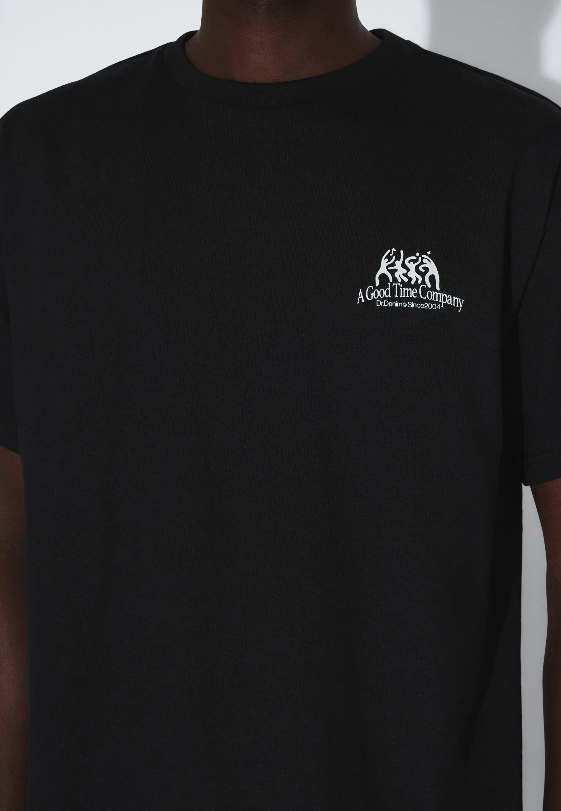 2411115BS6_DrDenim_TrooperTee_BlackTime_main_M5_1