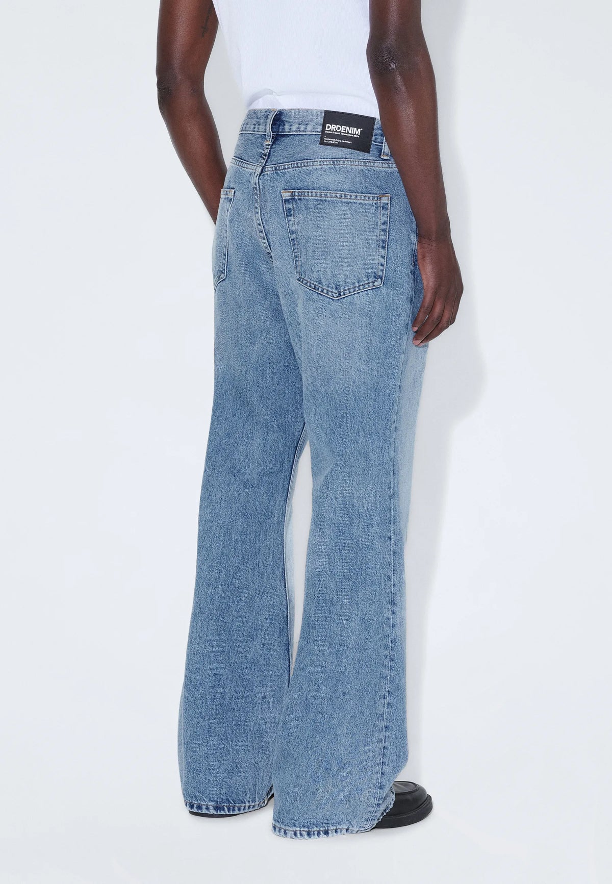 2430107K83_DrDenim_Riftwidebootcut_StreamSkyUsed_Main_M4_1