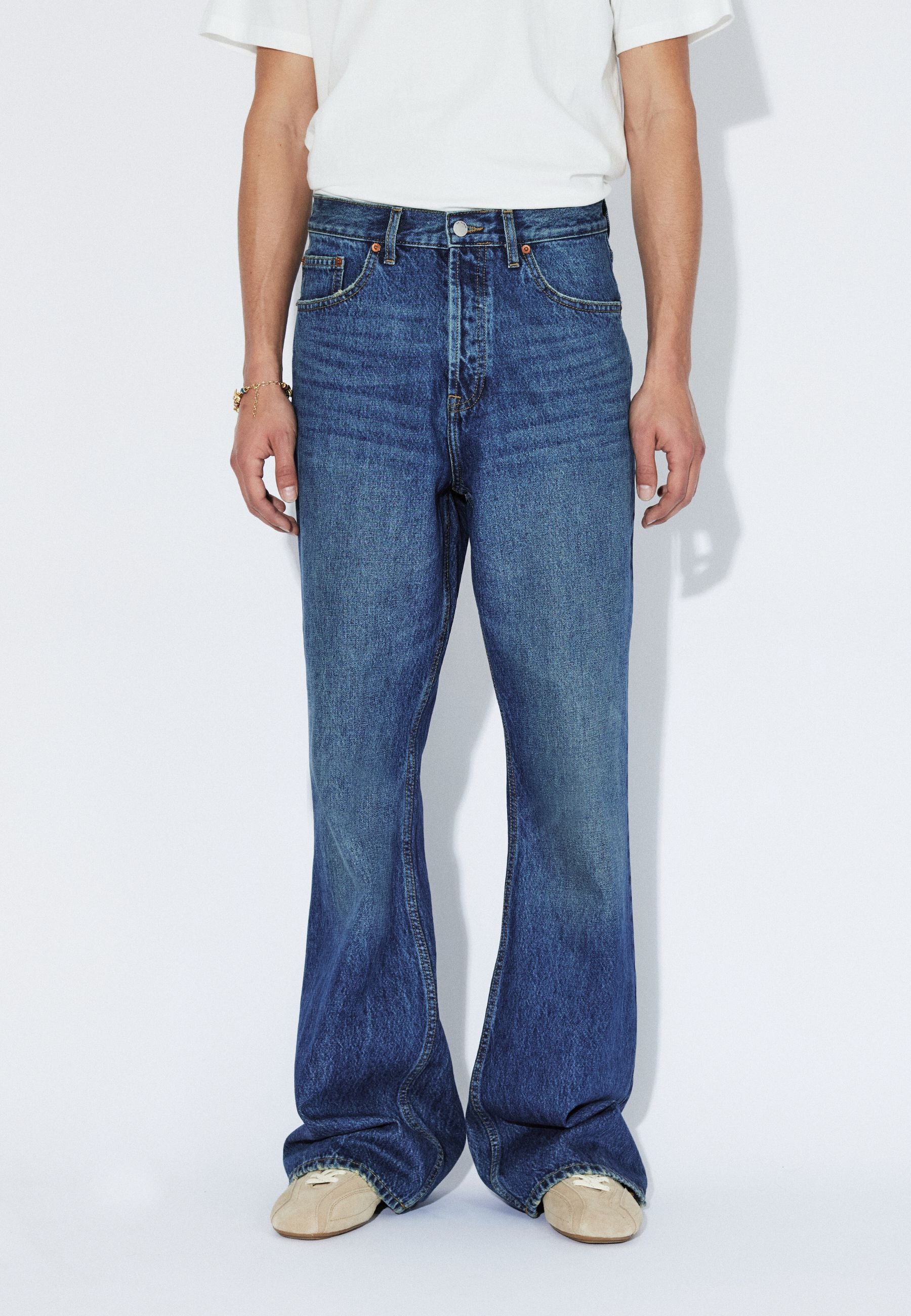 2430107L97_DrDenim_RiftWideBootcut_StreamDarkFadeVintage_Main_M3_1