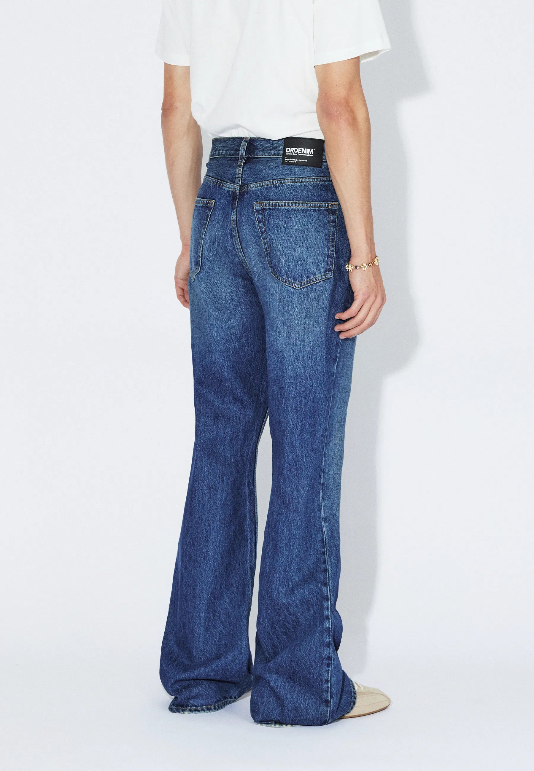 2430107L97_DrDenim_RiftWideBootcut_StreamDarkFadeVintage_Main_M4_1