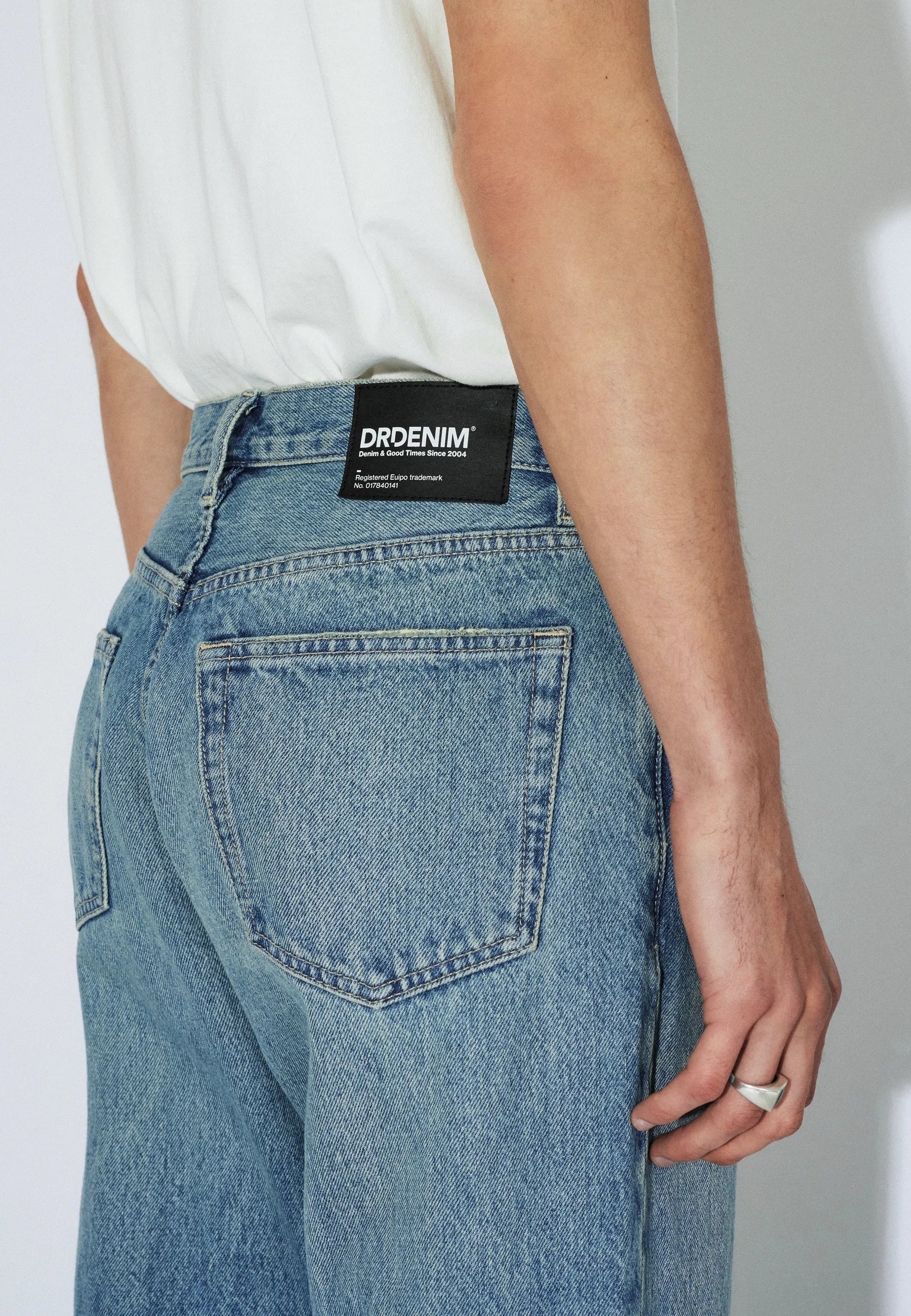 2430107M02_DrDenim_RiftWideBootcut_DriftSkyUsed_Main_M5_2