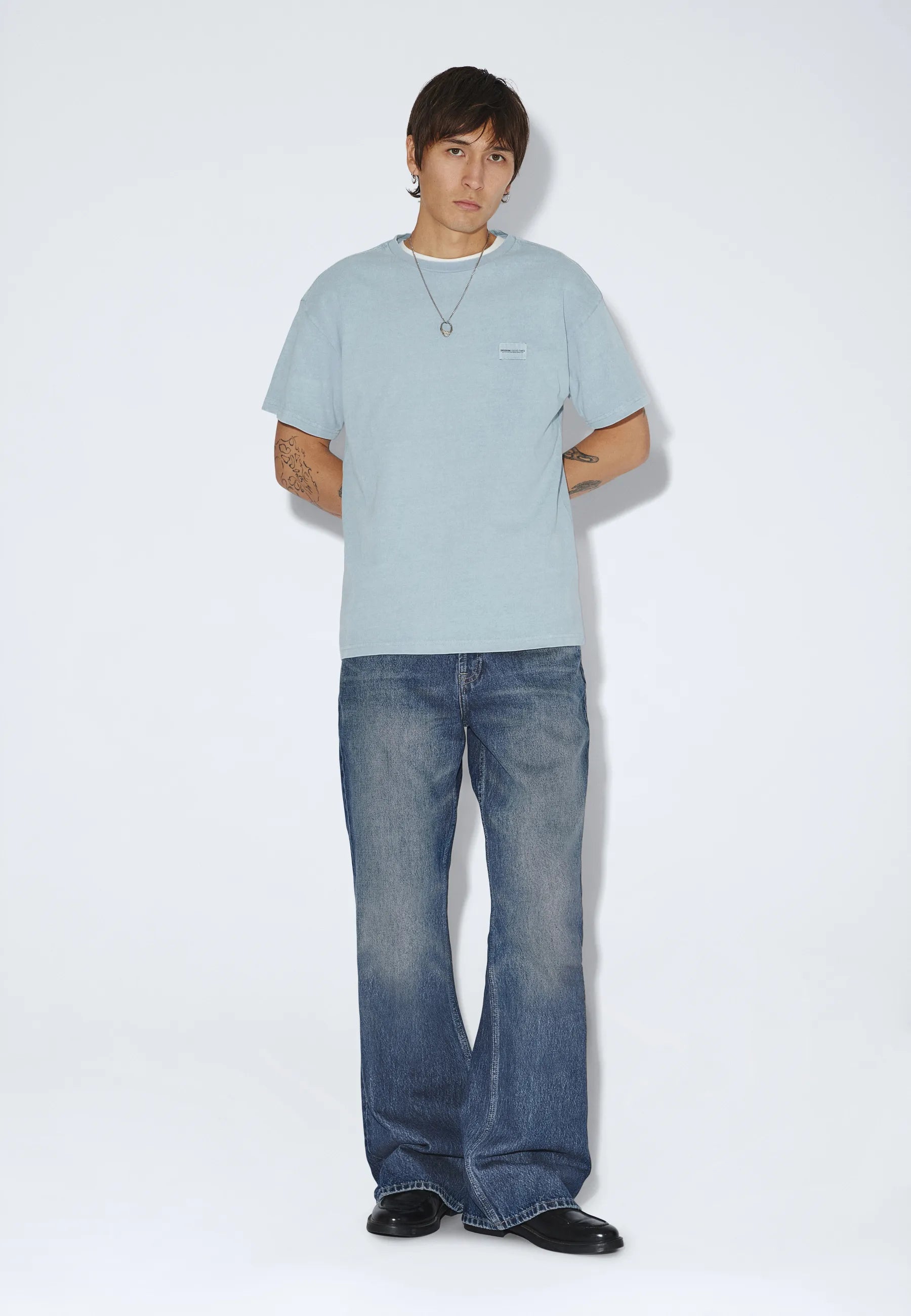 2430107M37_DrDenim_RiftWideBootcut_StreamMidFadeDirt_main_M1_4