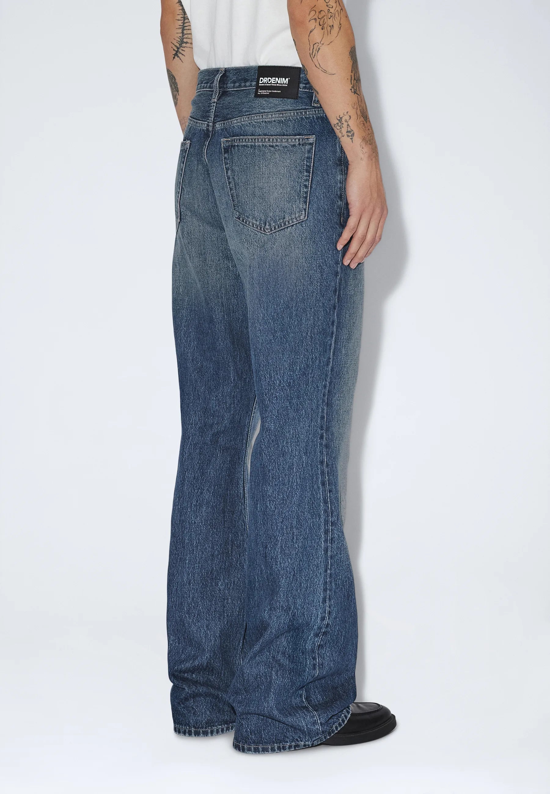 2430107M37_DrDenim_RiftWideBootcut_StreamMidFadeDirt_main_M4_1