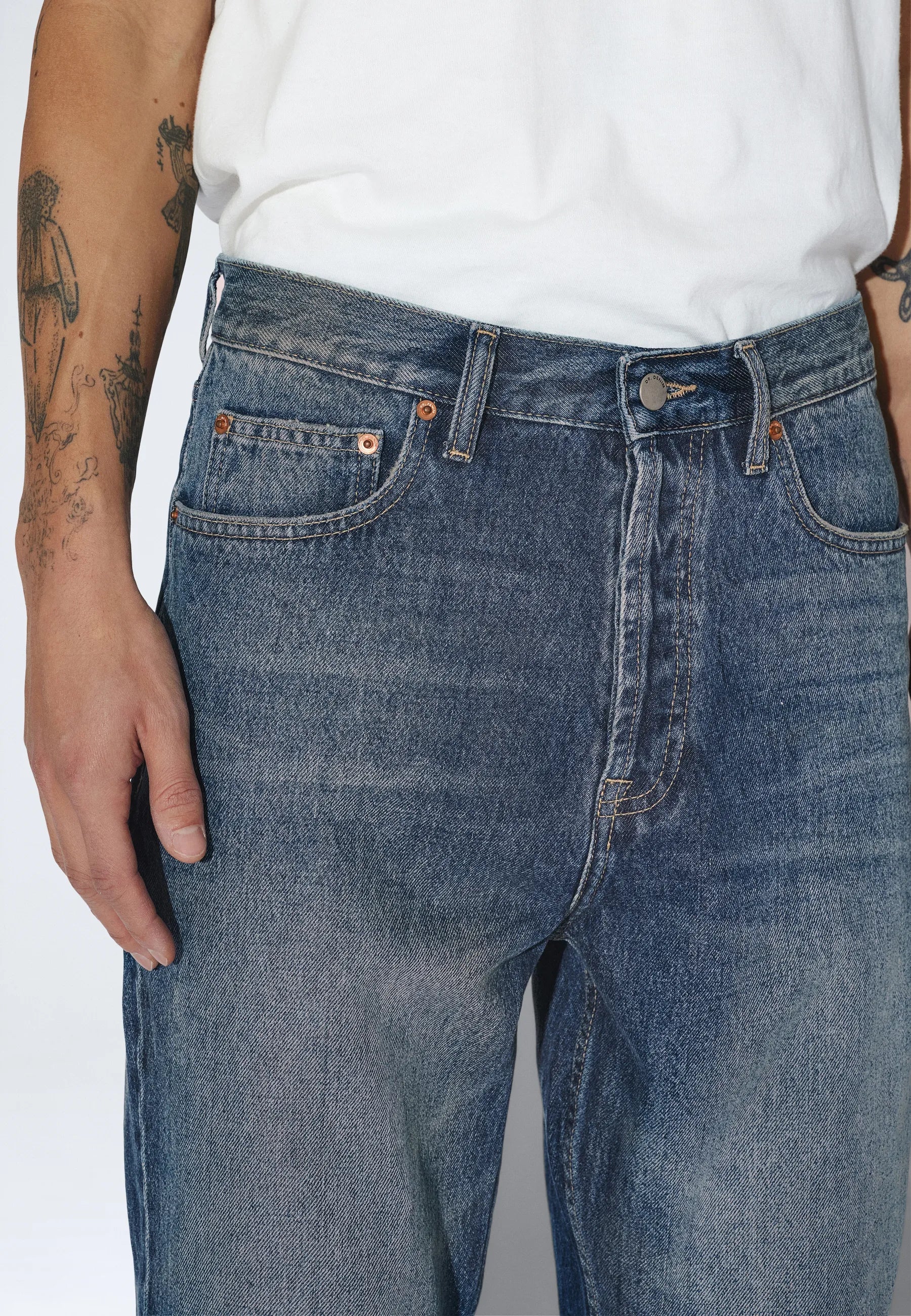 2430107M37_DrDenim_RiftWideBootcut_StreamMidFadeDirt_main_M5_1