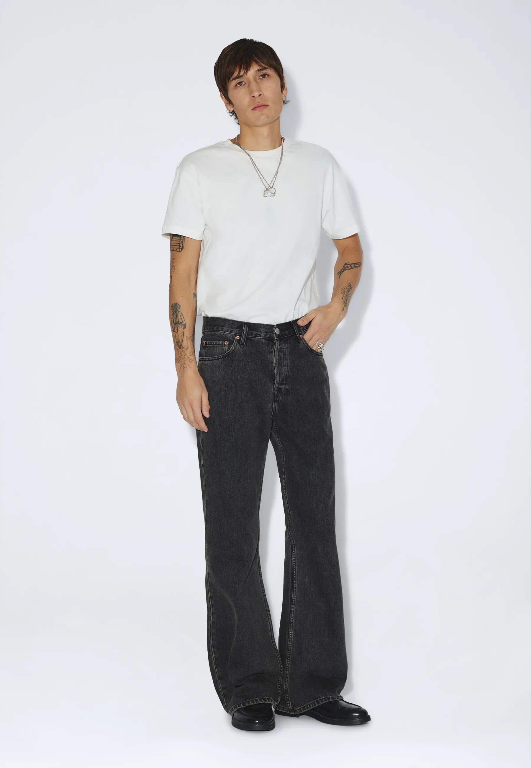 2430107V60_DrDenim_RiftWideBootcut_AgedBlack_main_M1_4