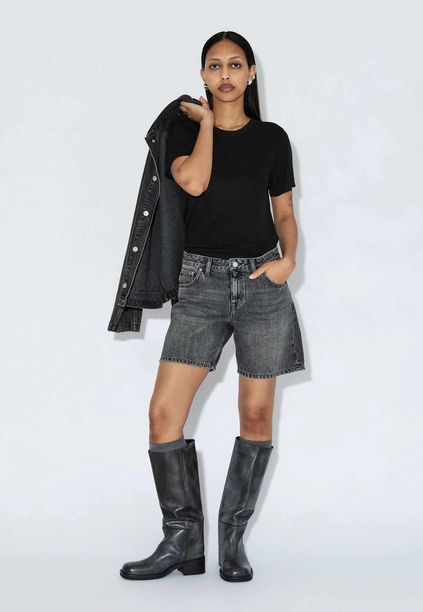 2430112184_DrDenim_HillShorts_MidGreyUsed_Main_W1_3