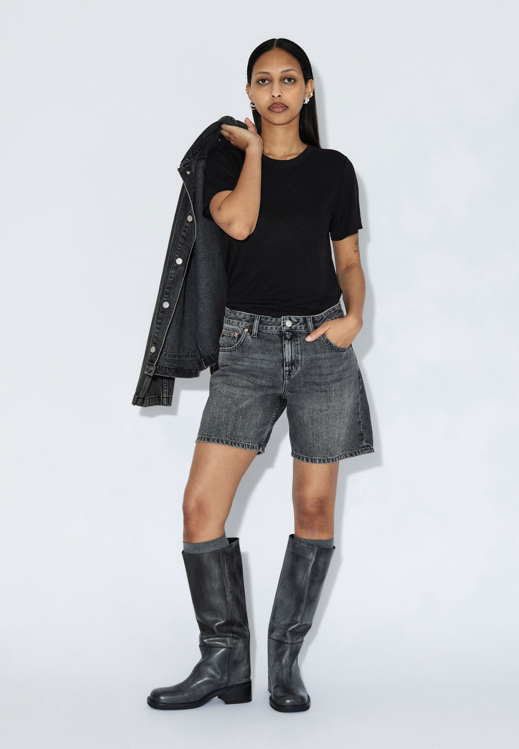 2430112184_DrDenim_HillShorts_MidGreyUsed_Main_W1_3