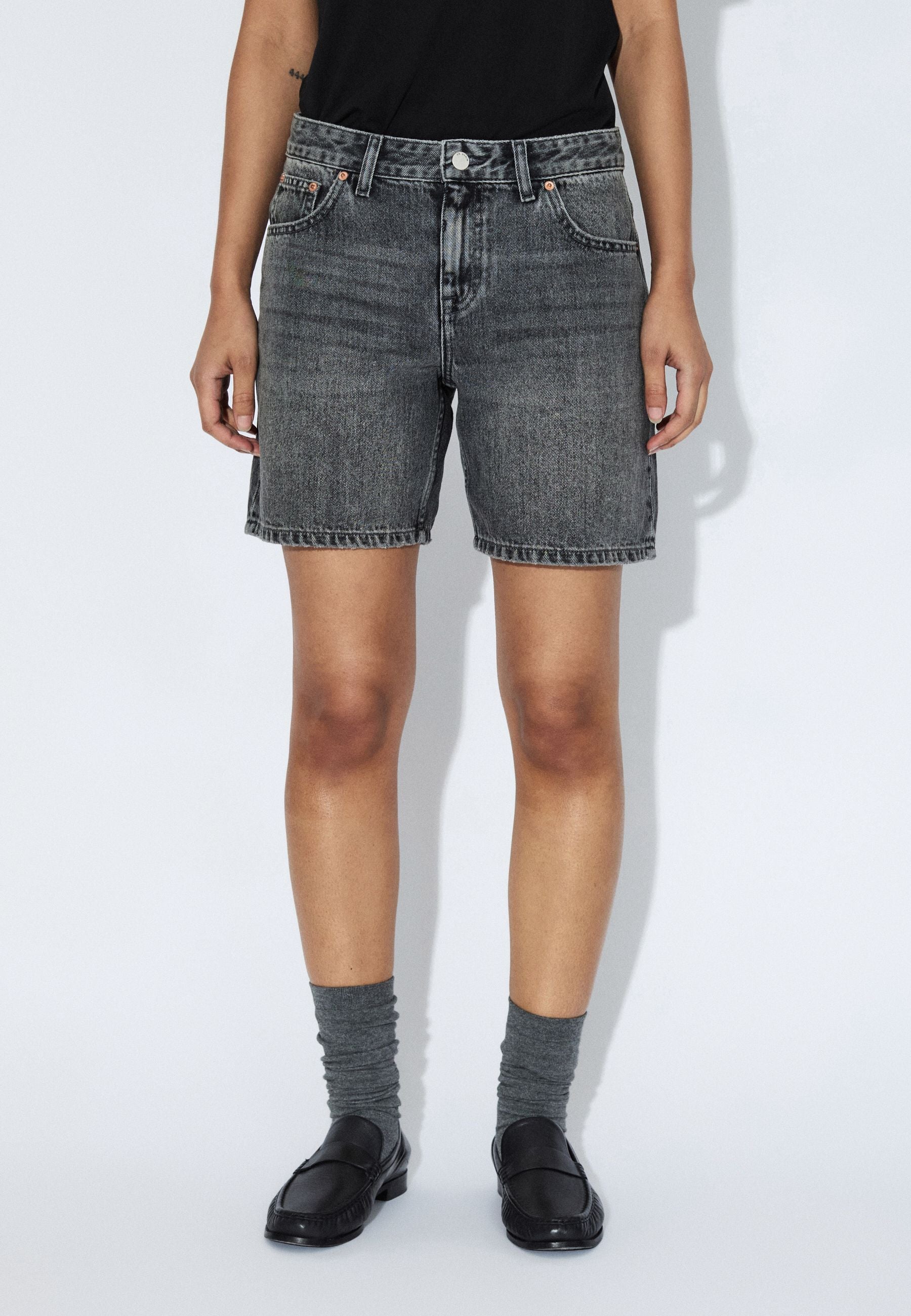 2430112184_DrDenim_HillShorts_MidGreyUsed_Main_W3_1