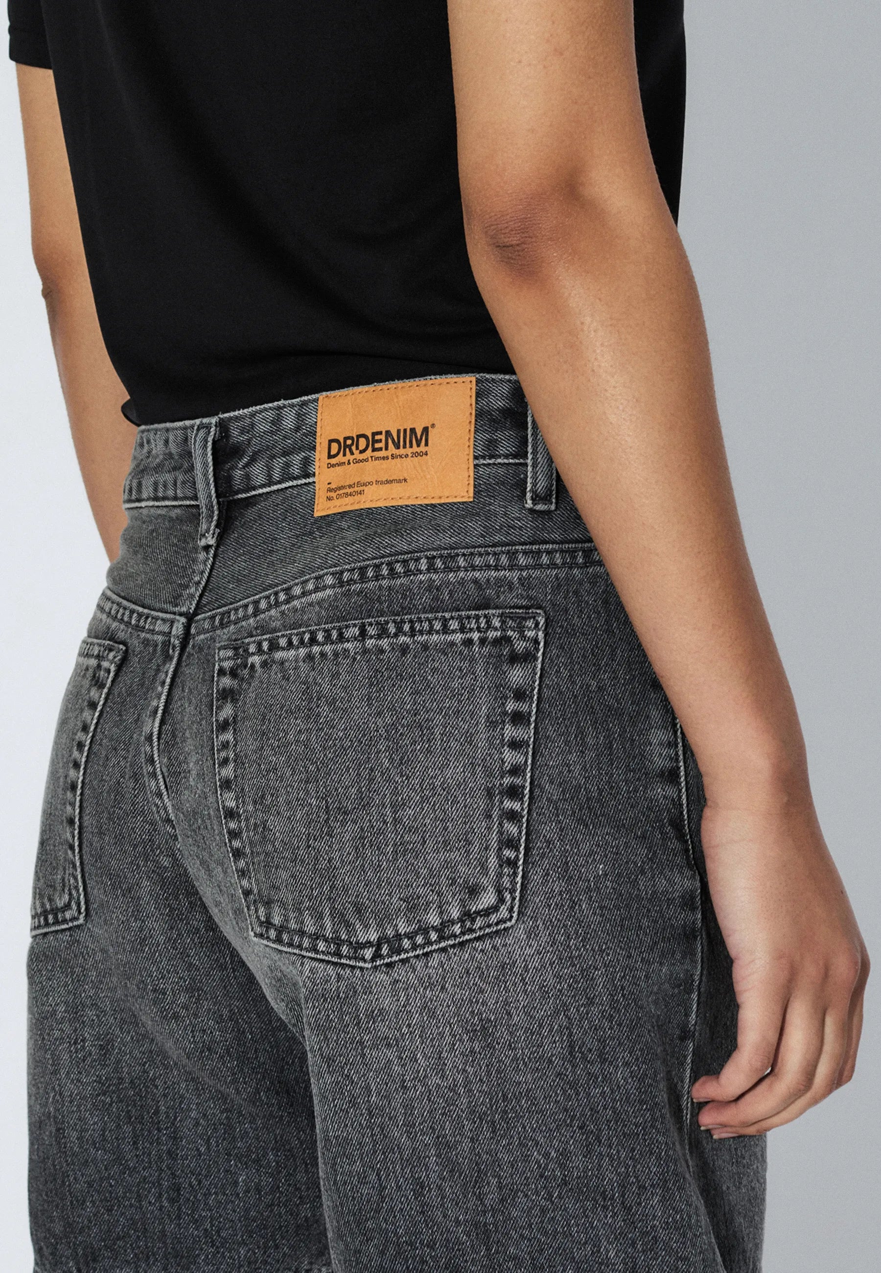 2430112184_DrDenim_HillShorts_MidGreyUsed_Main_W5_2