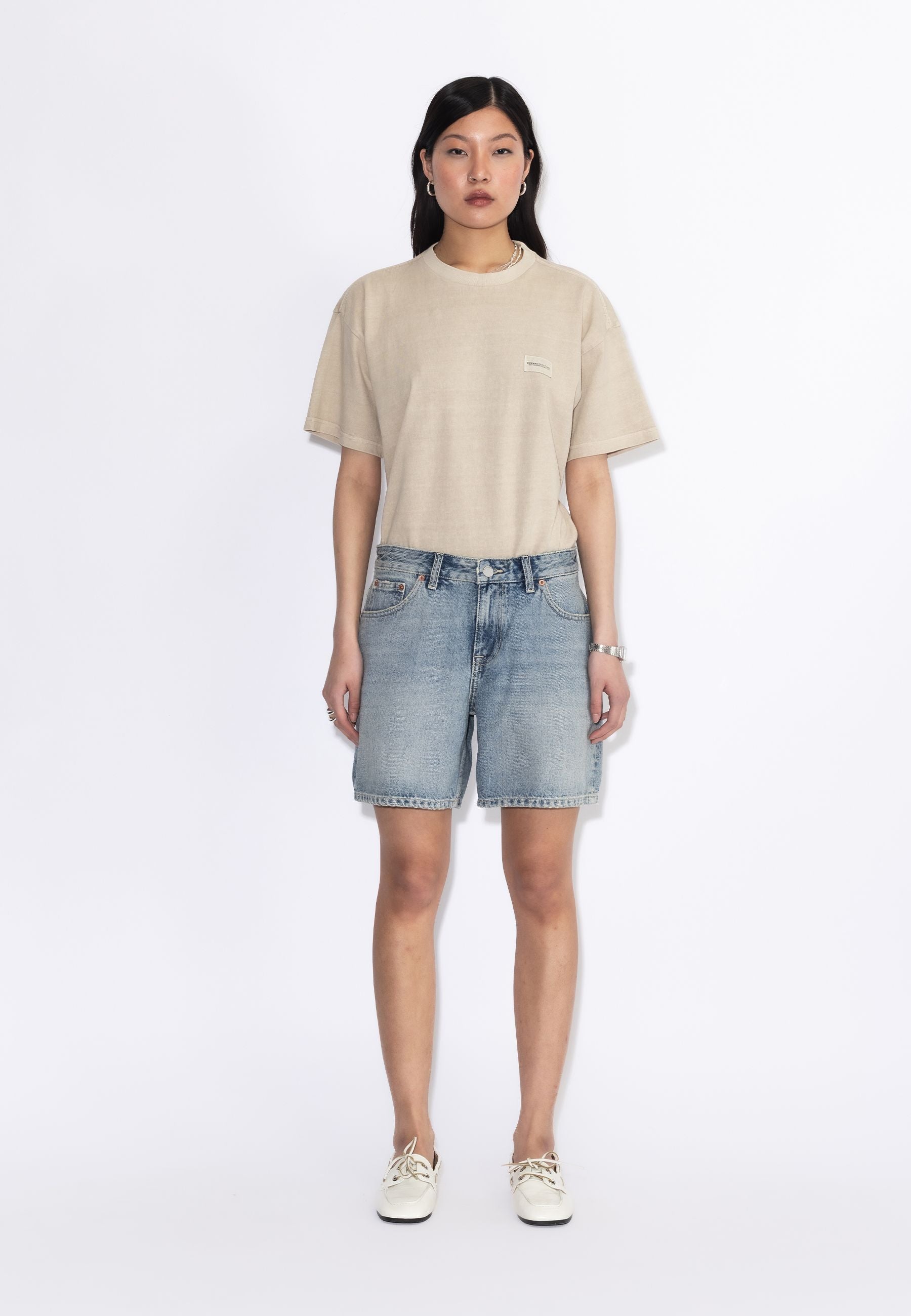 2430112M01_DrDenim_HillShorts_DriftLightUsed_Main_W1_4