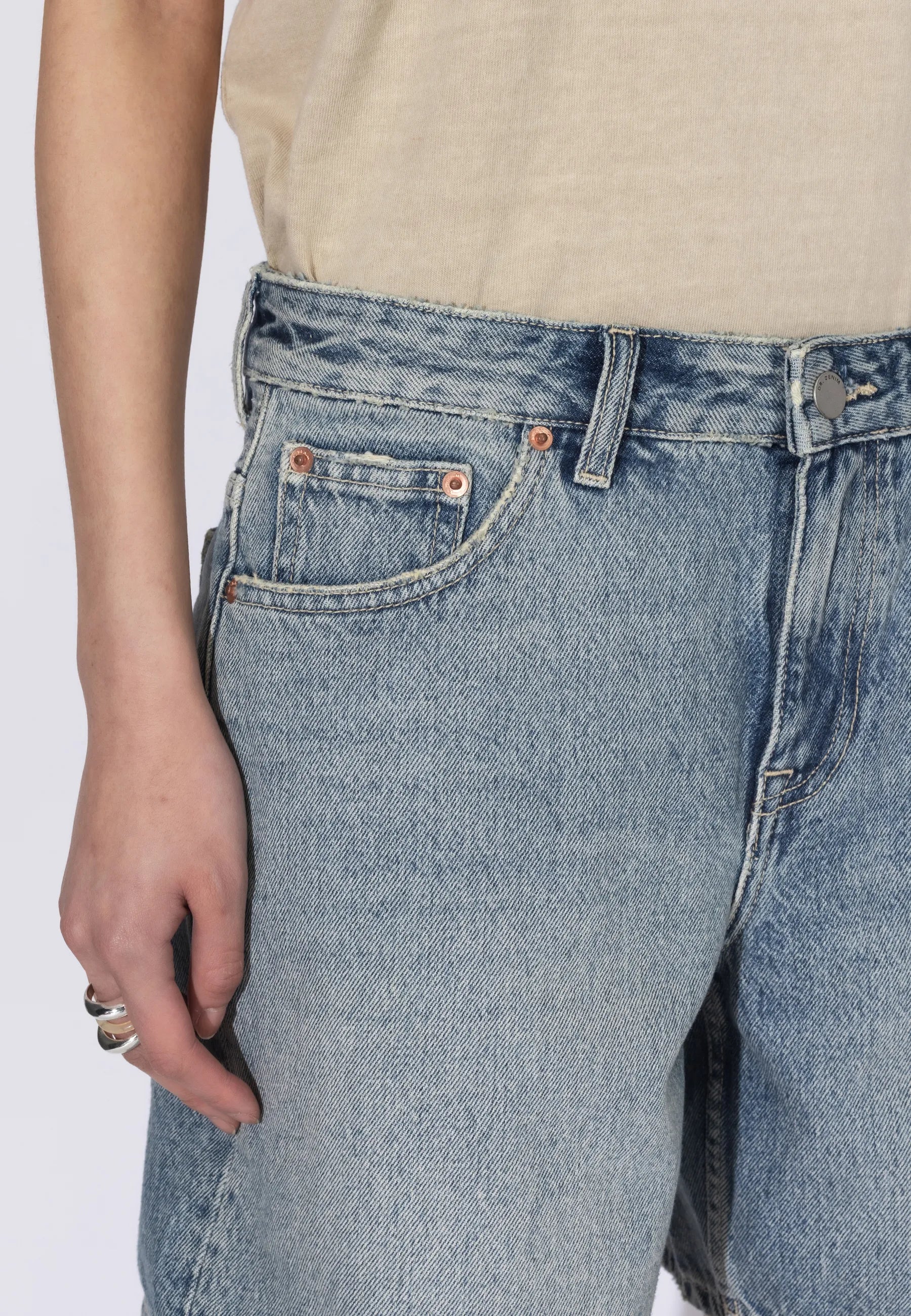 2430112M01_DrDenim_HillShorts_DriftLightUsed_Main_W5_1
