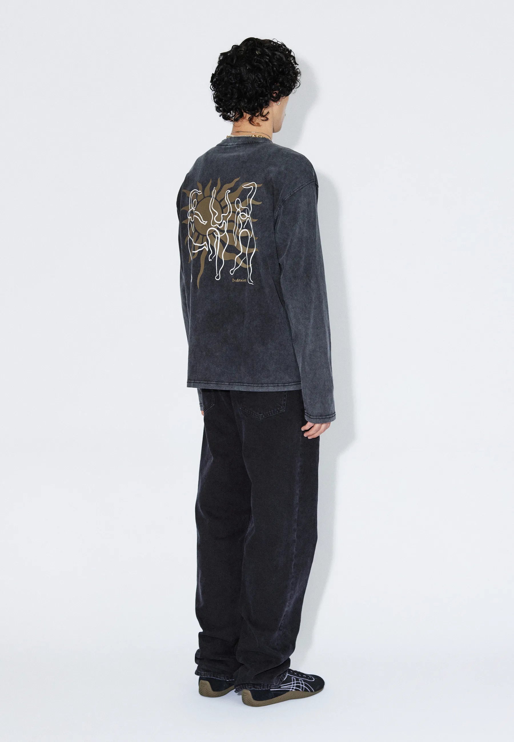 2431103BJ3_DrDenim_CaidenLongsleeve_WashedBlackDance_Main_M2_1