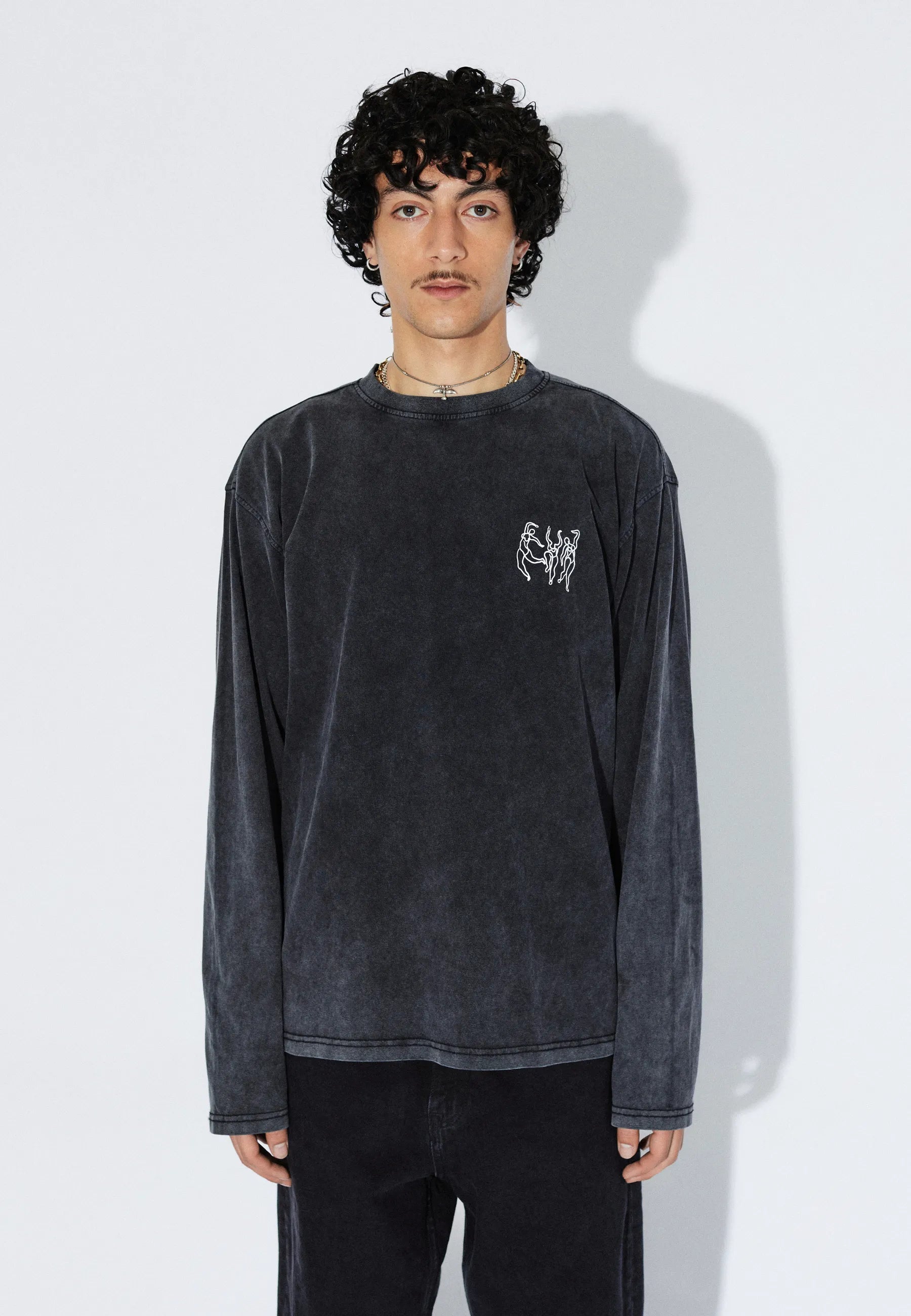 2431103BJ3_DrDenim_CaidenLongsleeve_WashedBlackDance_Main_M3_1
