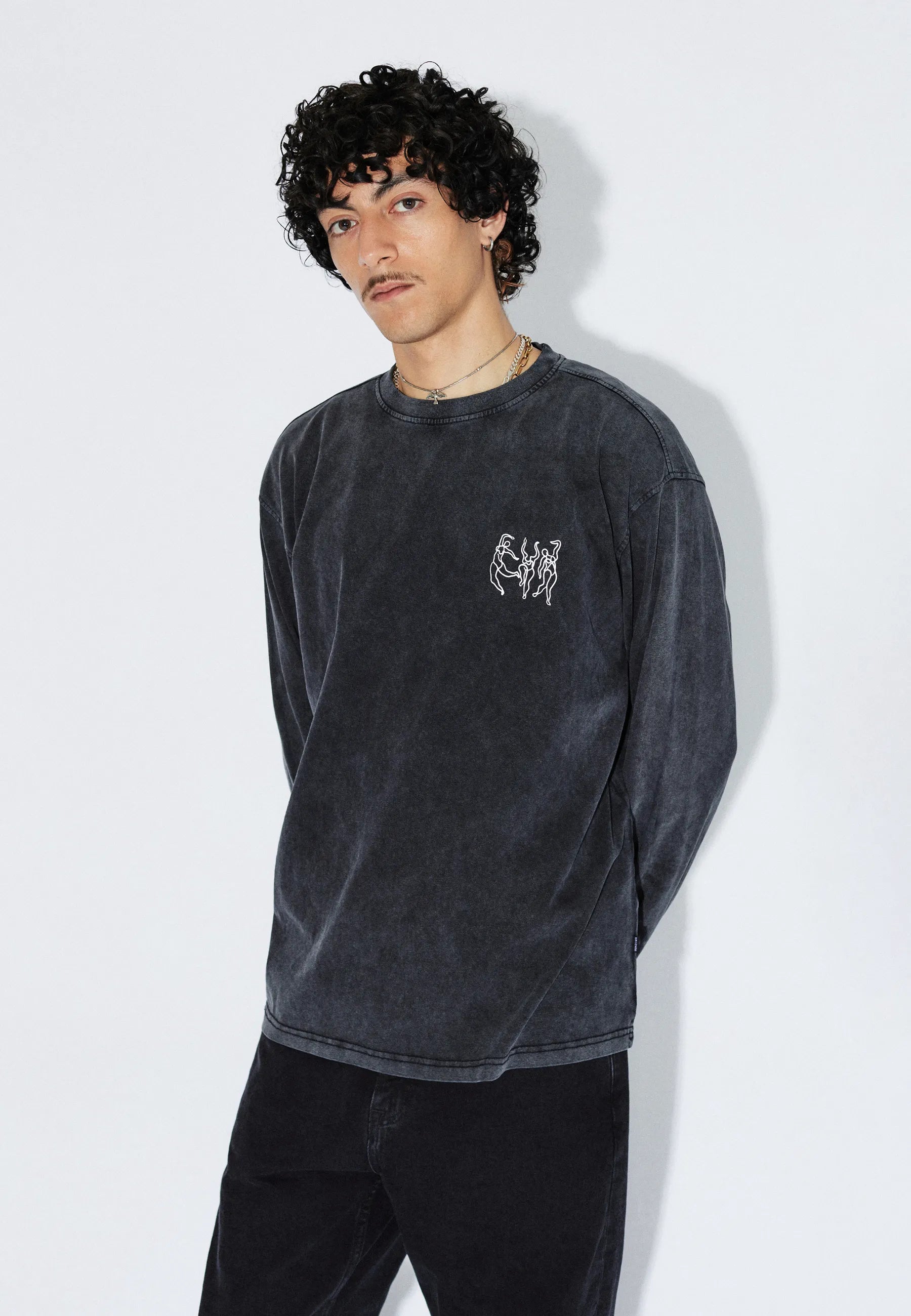 2431103BJ3_DrDenim_CaidenLongsleeve_WashedBlackDance_Main_M3_2