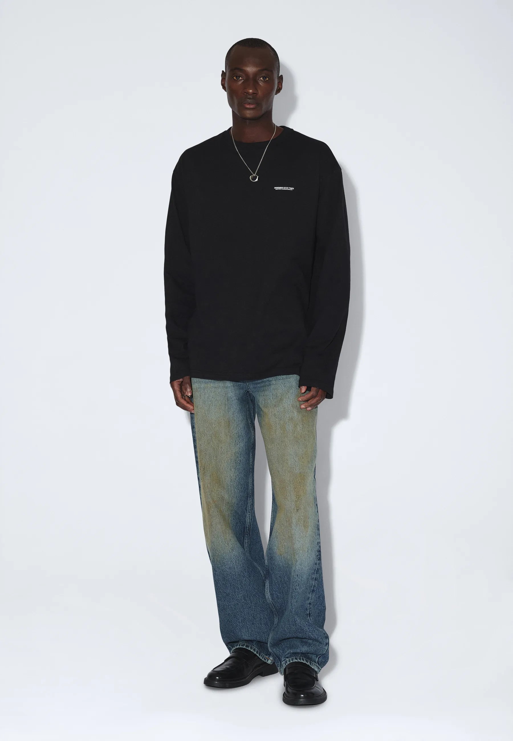 2431103BO4_DrDenim_CaidenLongsleeve_BlackCircleFlower_main_M1_1