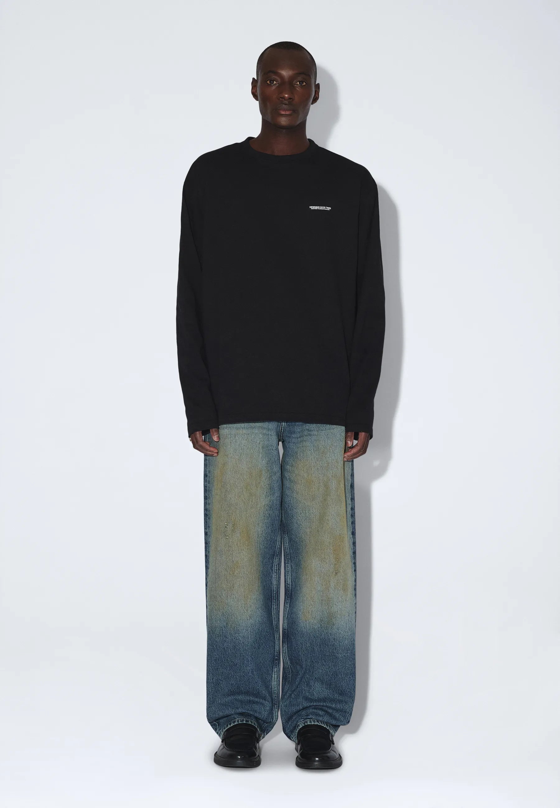 2431103BO4_DrDenim_CaidenLongsleeve_BlackCircleFlower_main_M1_3