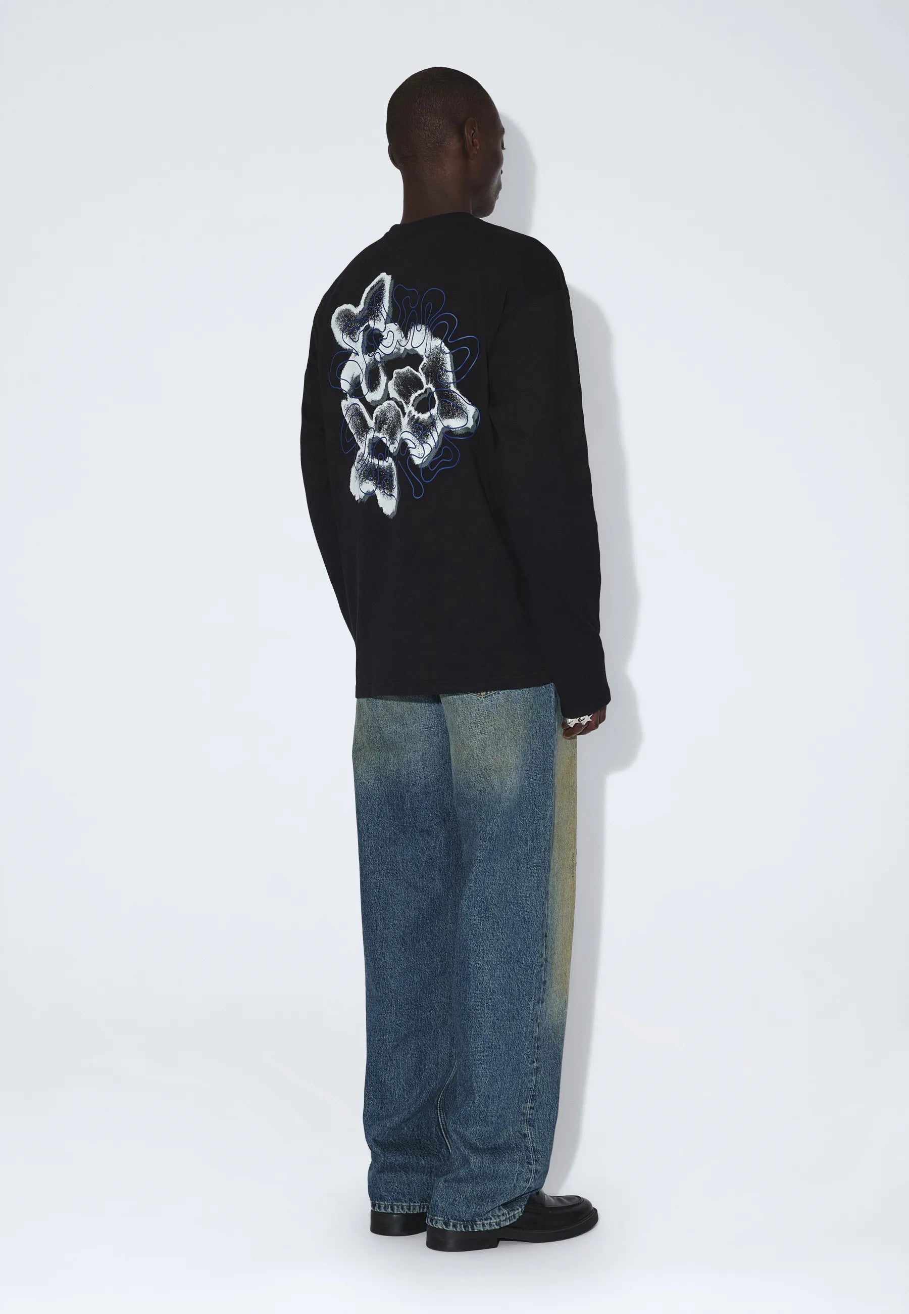 2431103BO4_DrDenim_CaidenLongsleeve_BlackCircleFlower_main_M2_1