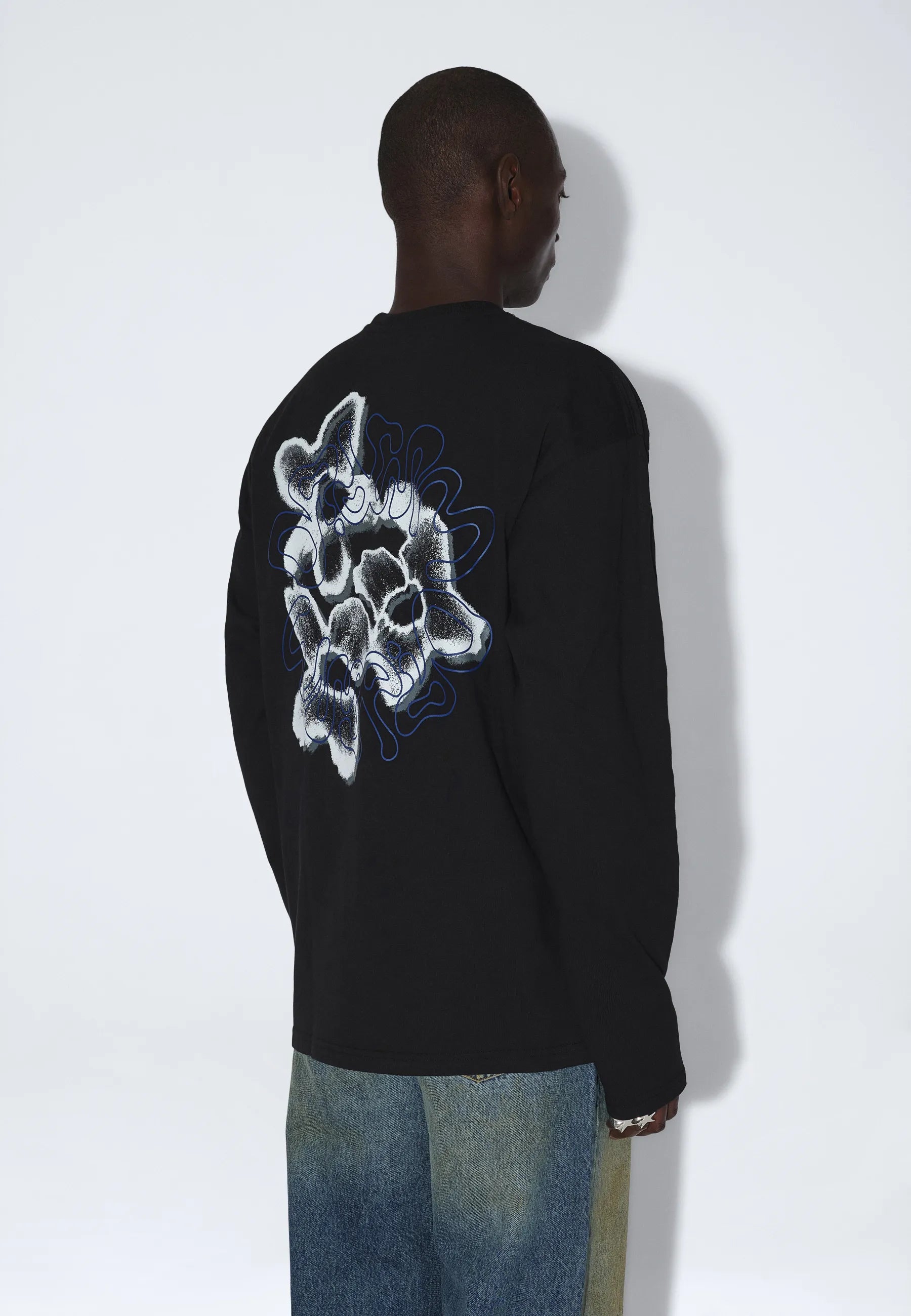 2431103BO4_DrDenim_CaidenLongsleeve_BlackCircleFlower_main_M4_1