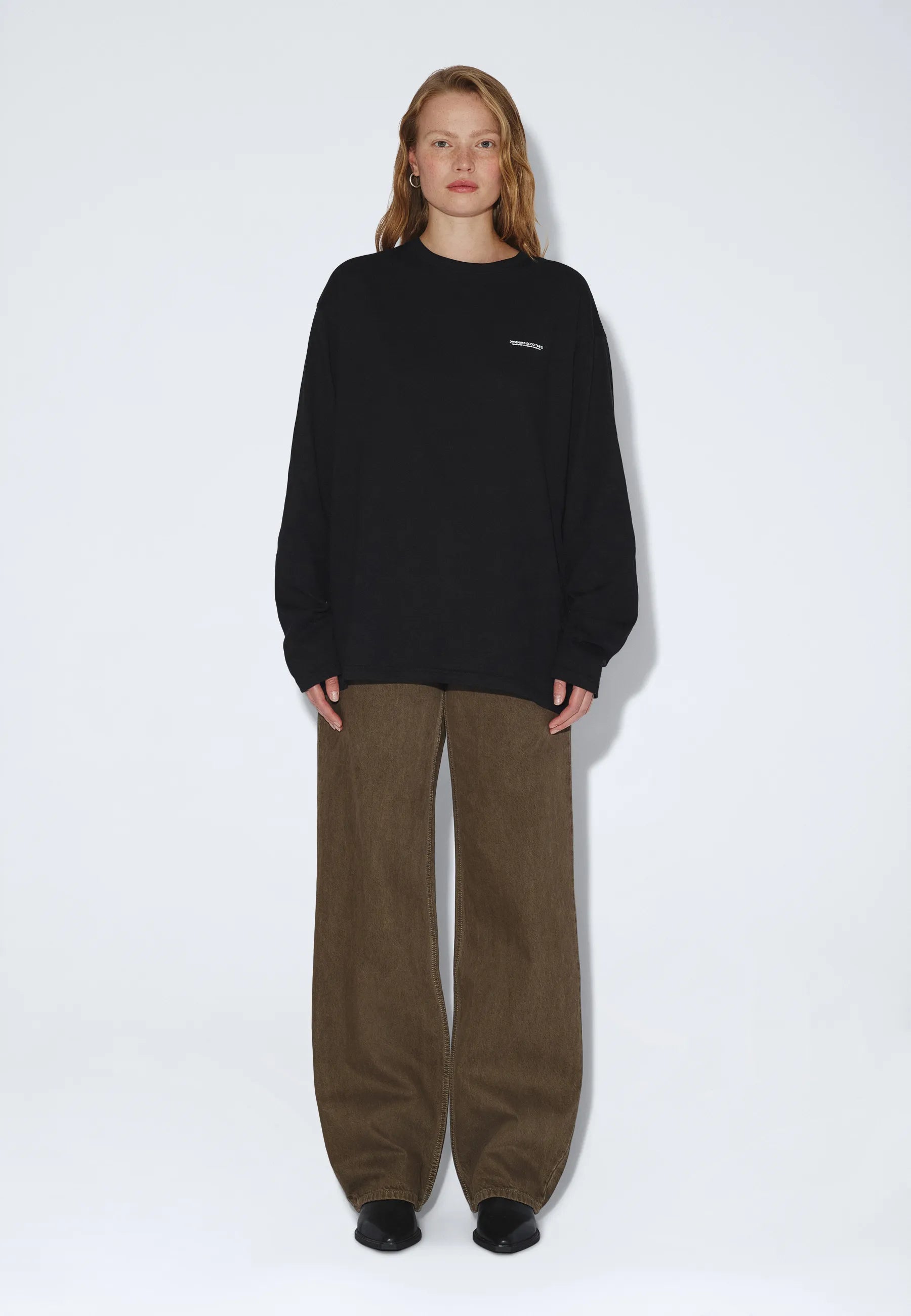 2431103BO4_DrDenim_CaidenLongsleeve_BlackCircleFlower_main_W1_1