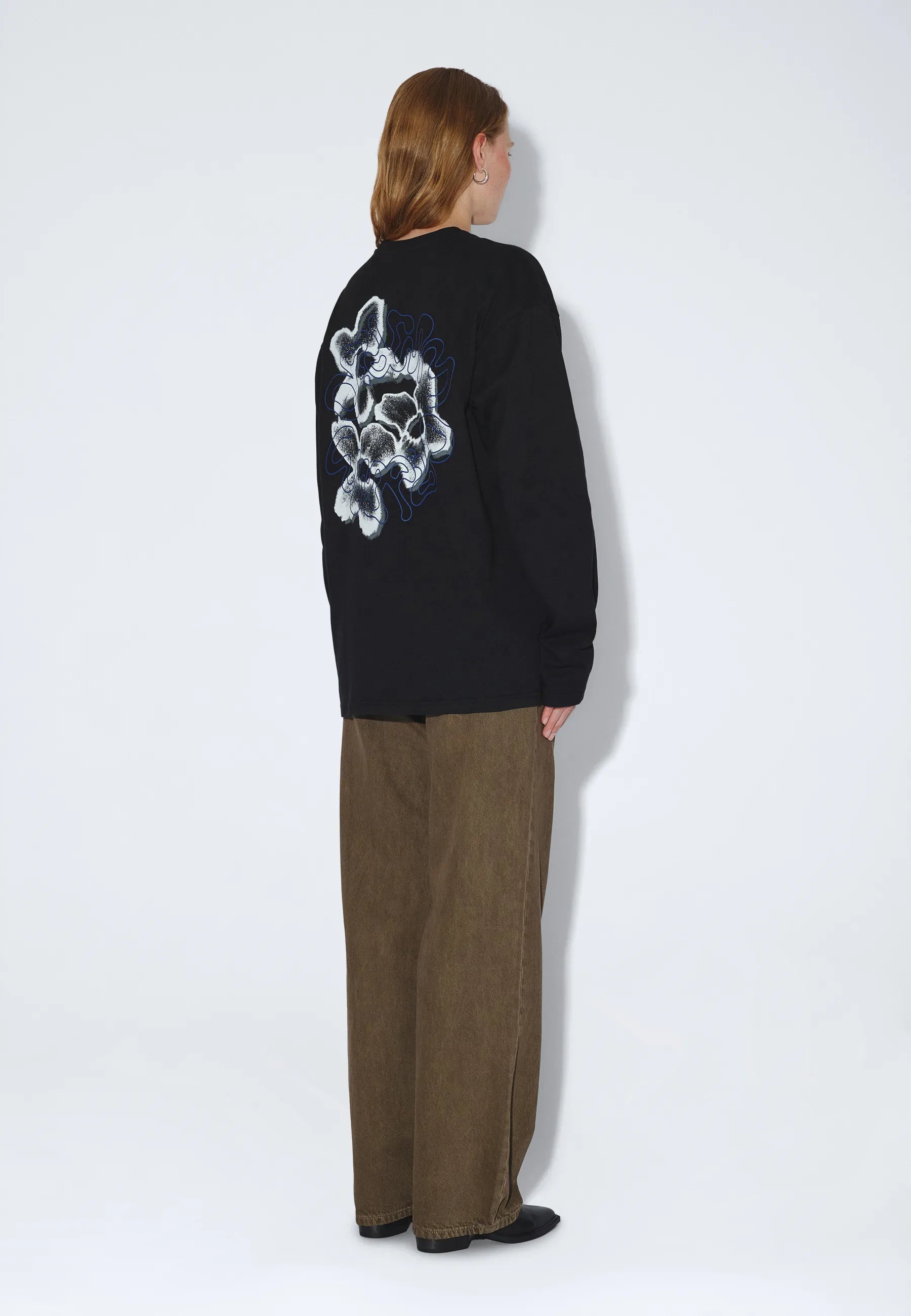 2431103BO4_DrDenim_CaidenLongsleeve_BlackCircleFlower_main_W2_1