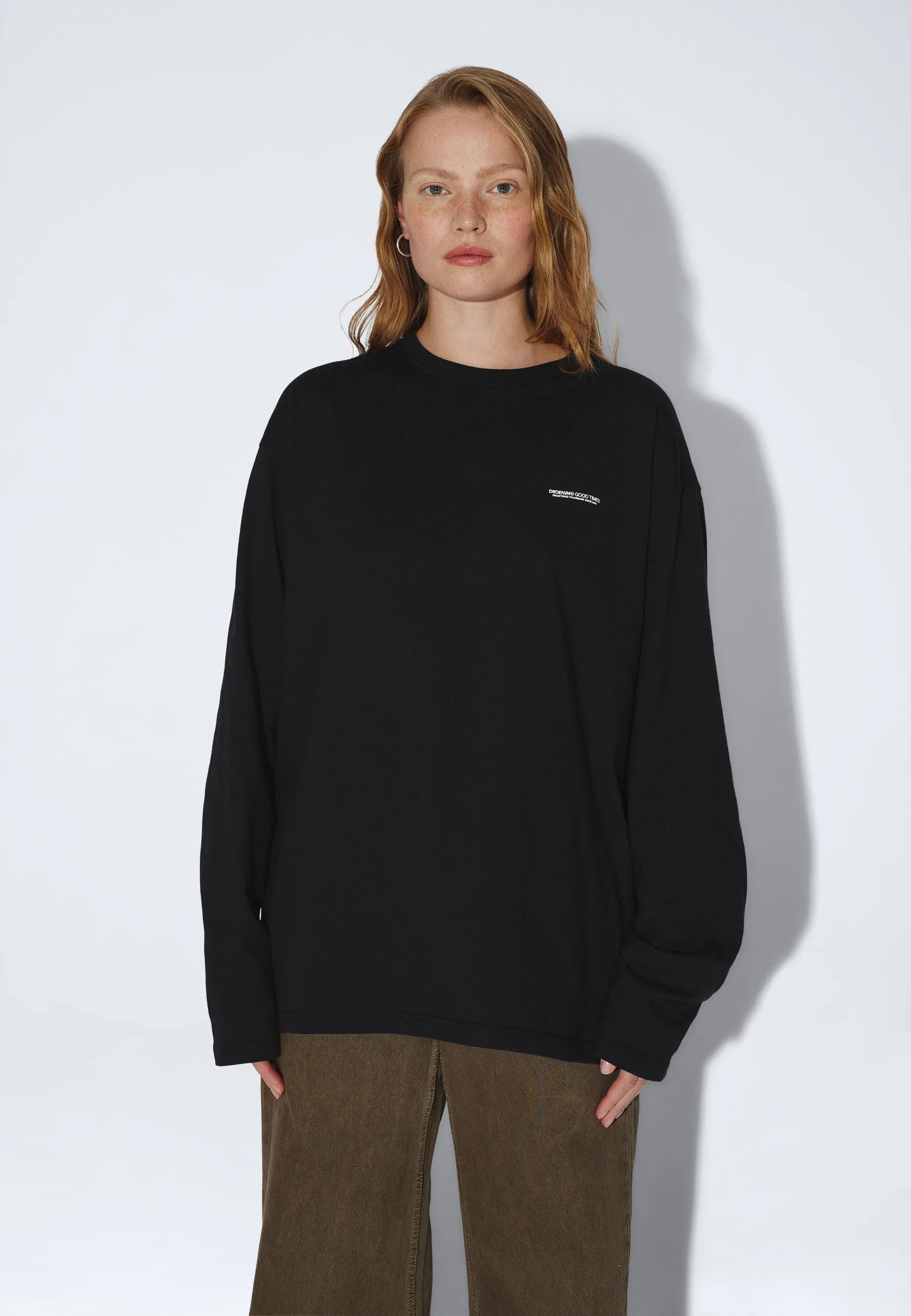 2431103BO4_DrDenim_CaidenLongsleeve_BlackCircleFlower_main_W3_1