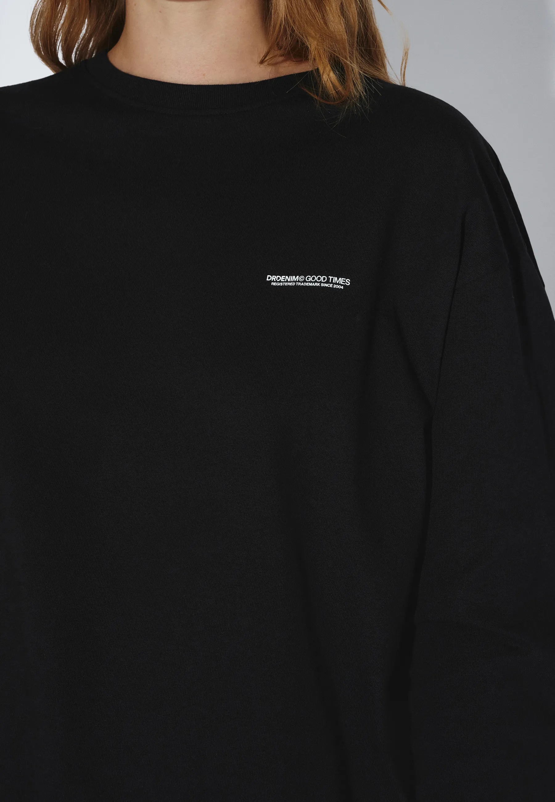 2431103BO4_DrDenim_CaidenLongsleeve_BlackCircleFlower_main_W5_1