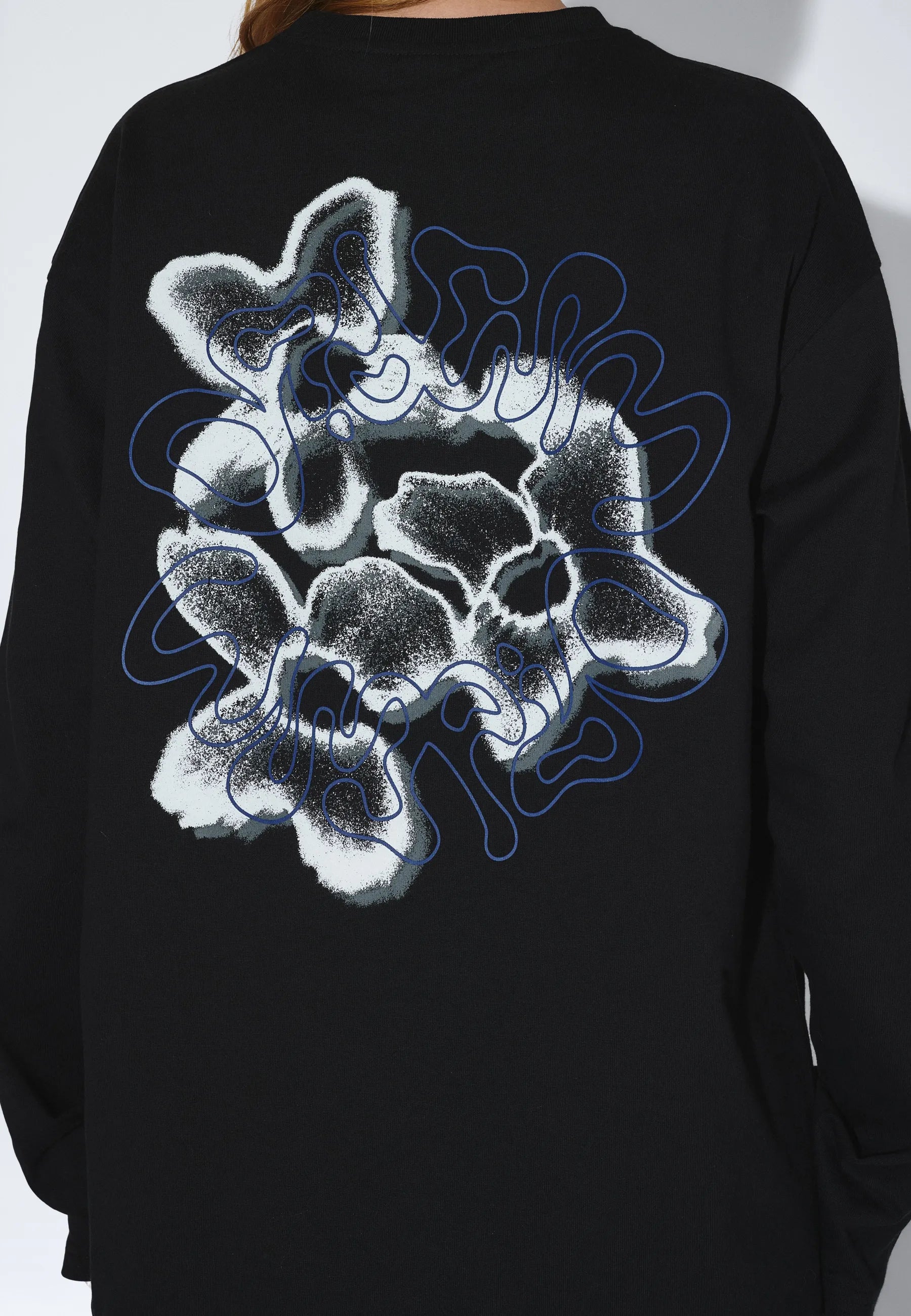 2431103BO4_DrDenim_CaidenLongsleeve_BlackCircleFlower_main_W5_2