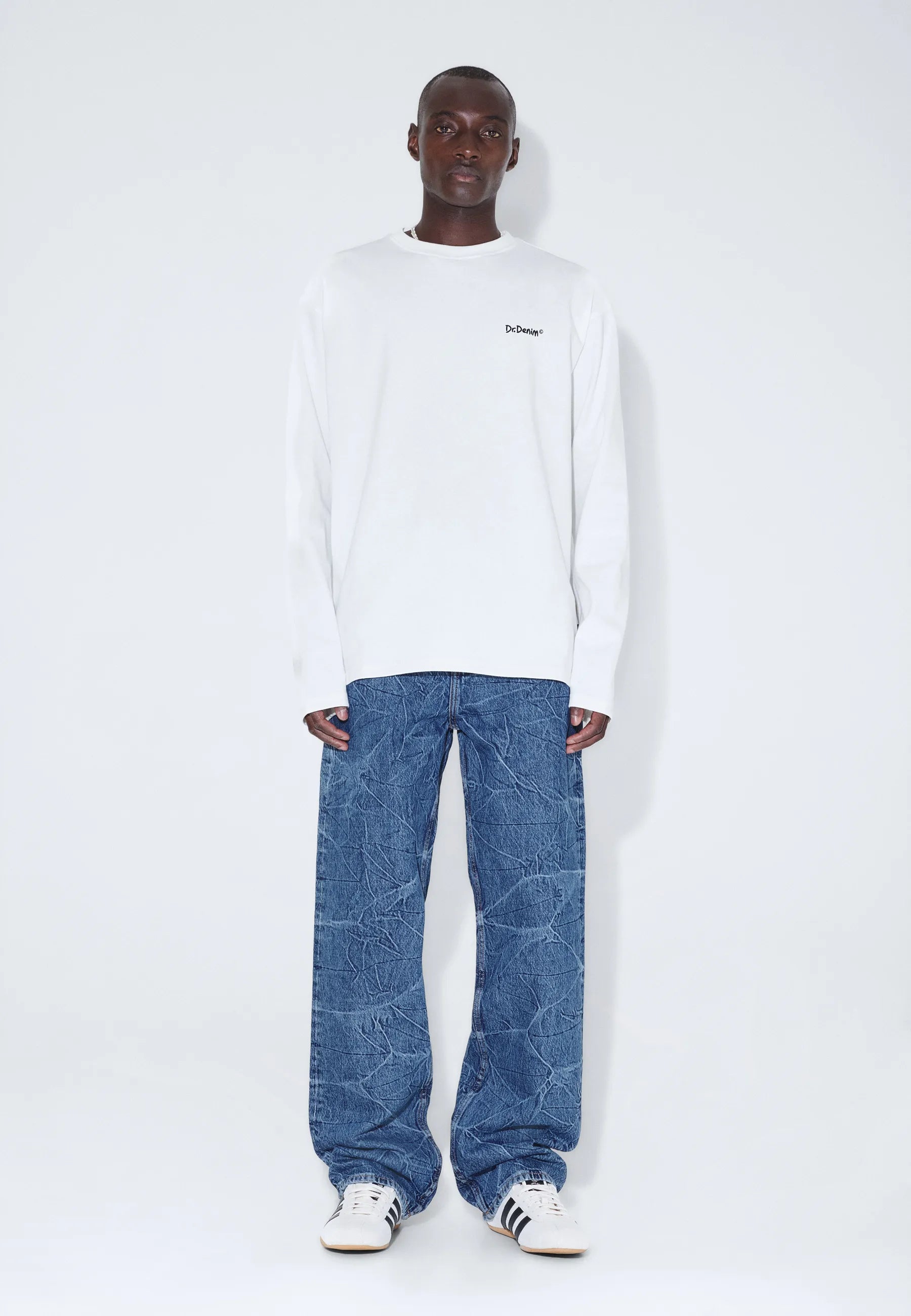 2431103CA1_DrDenim_CaidenLongsleeve_OffWhiteFlower_Main_M1_2